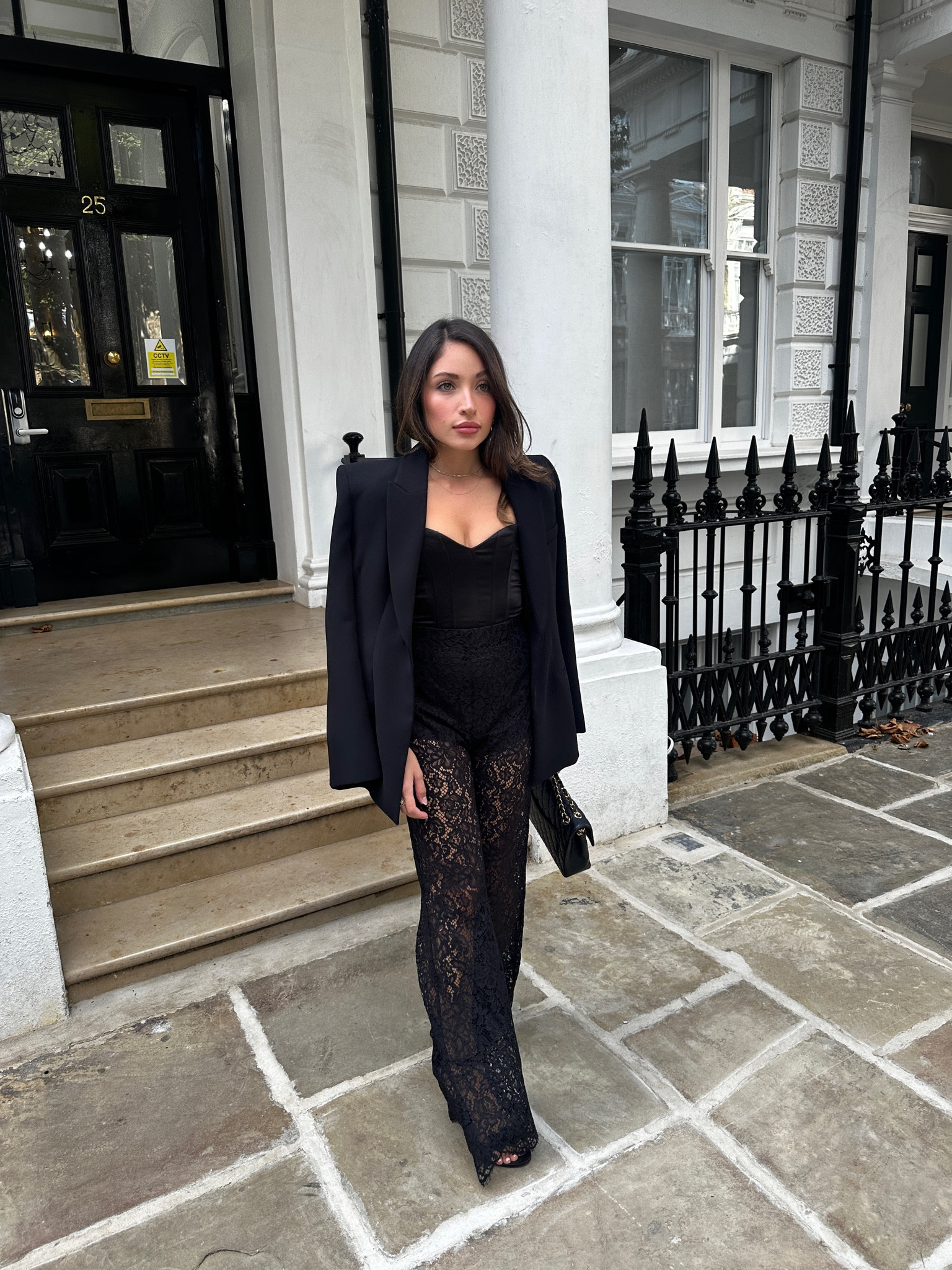 Fall outfits, lace trousers, all black look, elegant fits, concert look, lace look, corset top