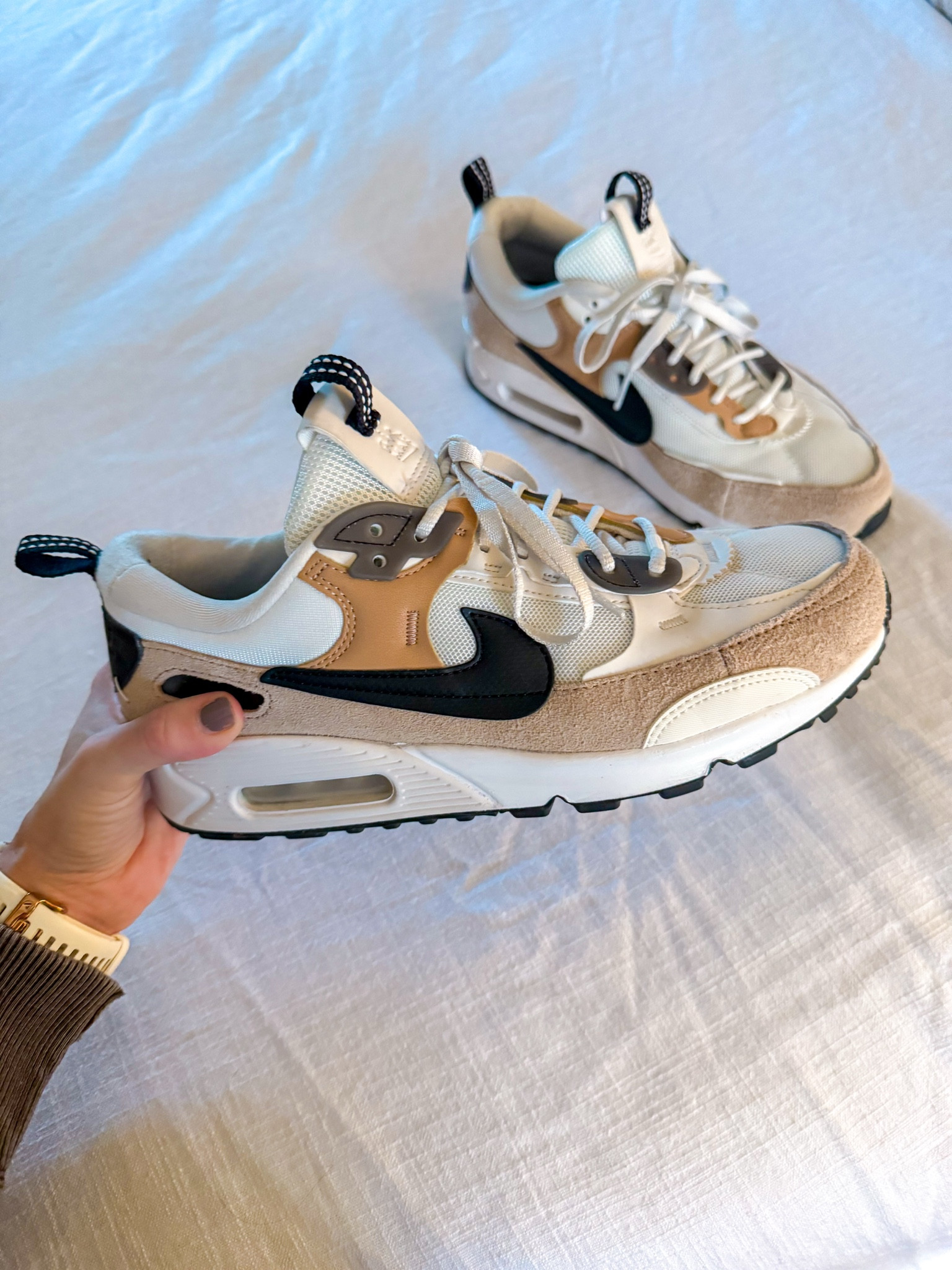 Favorite sneakers 🤍

nike // workout // casual sneakers // fitness // gift guide for her 

 

#LTKShoeCrush 

#LTKGiftGuide #LTKActive #LTKSaleAlert