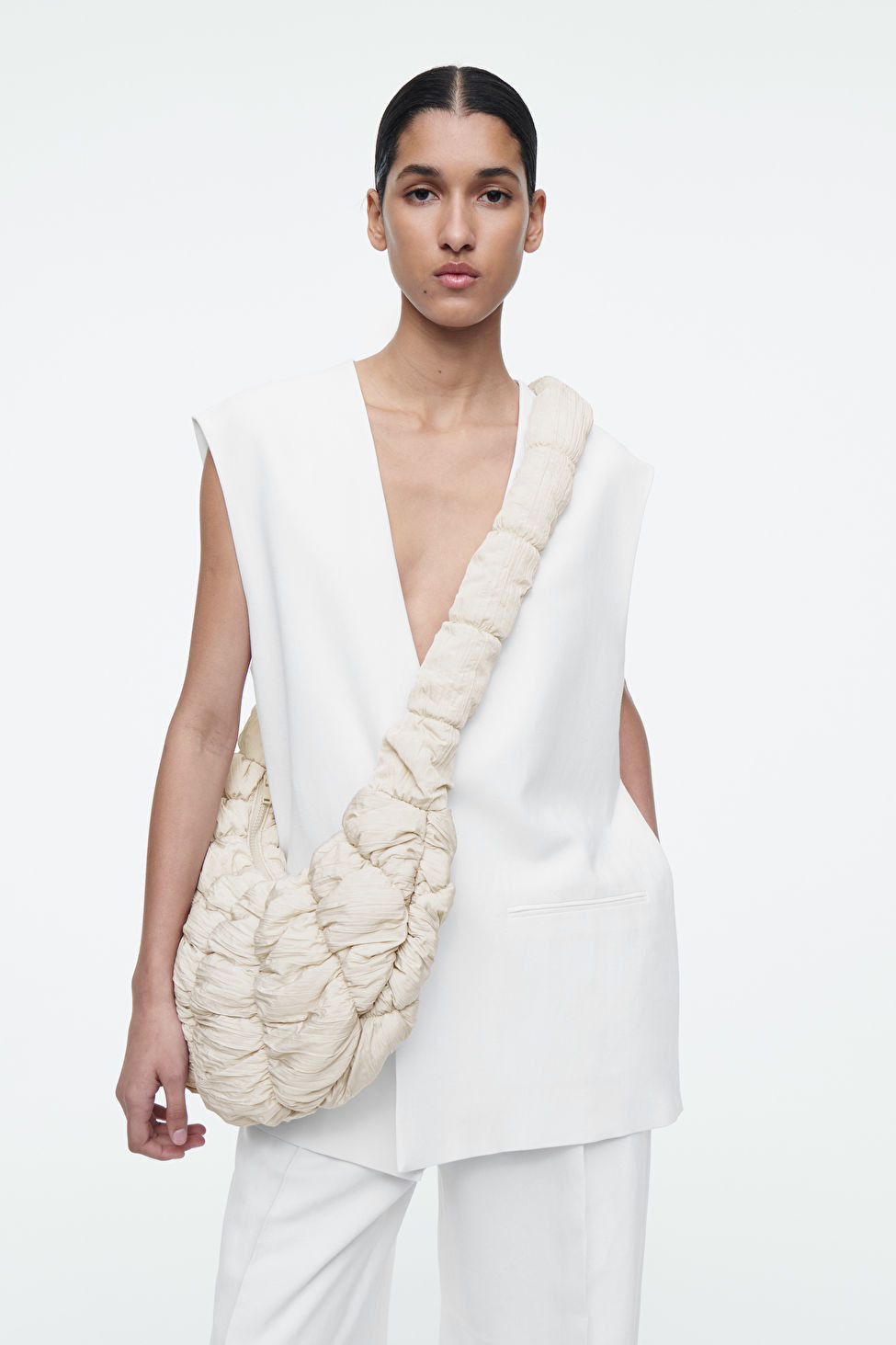 RIPPLE CROSSBODY - NYLON - OFF WHITE - COS | COS (EU)