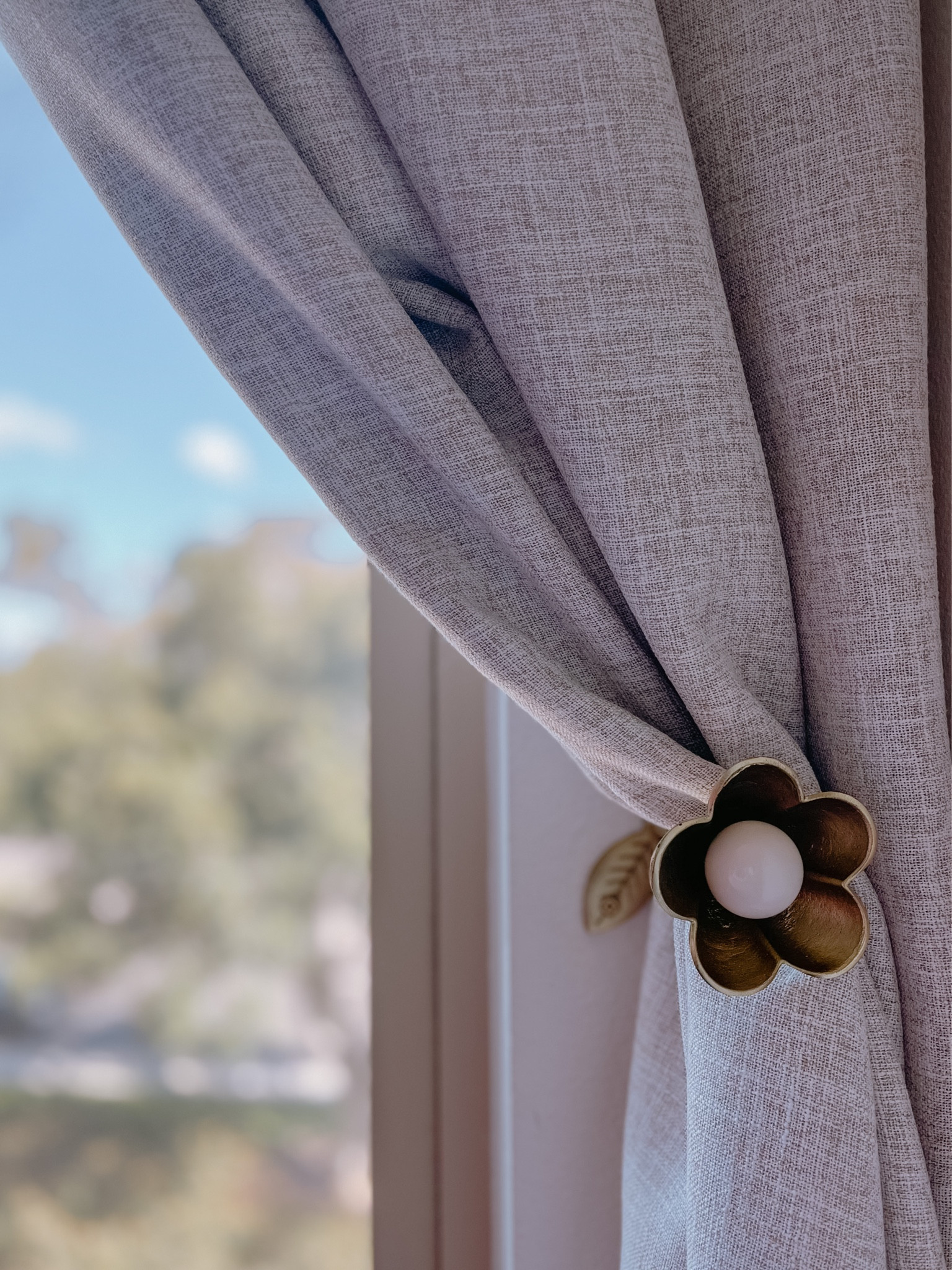 Finally pulled the trigger on these floral tiebacks for the nursery, and omg 😍



#anthropologie #anthrohome #babyroom #girlsroom #babygirl #girlnursery

#LTKhome #LTKunder50 #LTKbaby