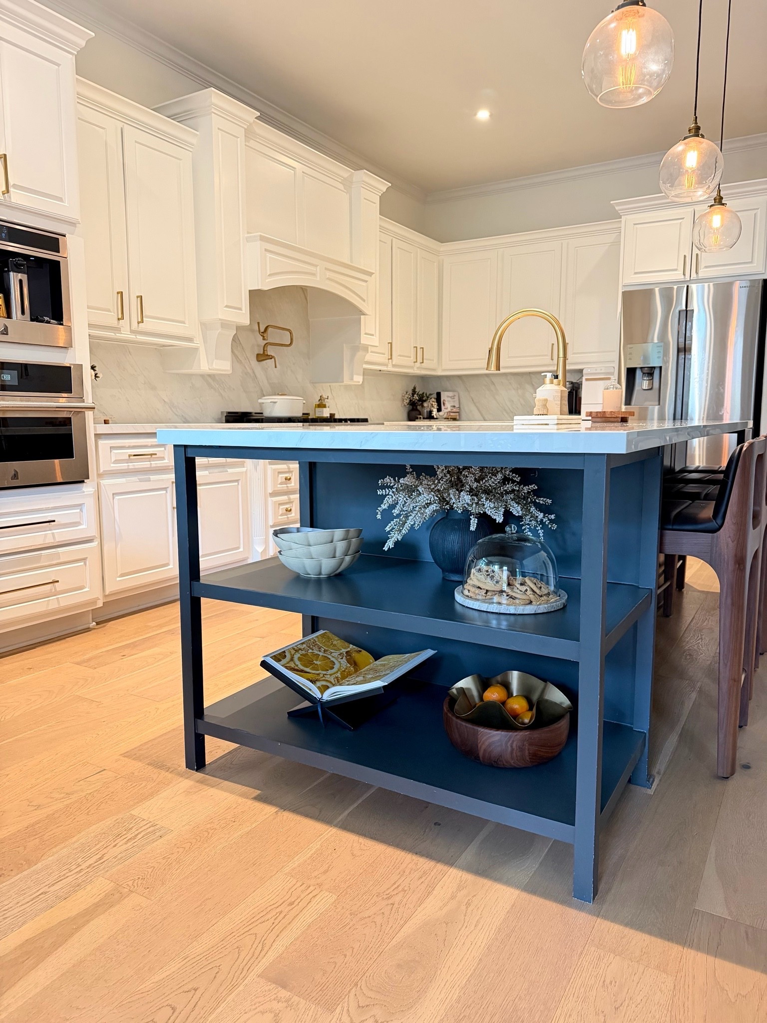 My cake dome is showing back in stock🩶

Hearth & Hand
Magnolia
Kitchen
Kitchen styling

#LTKHome