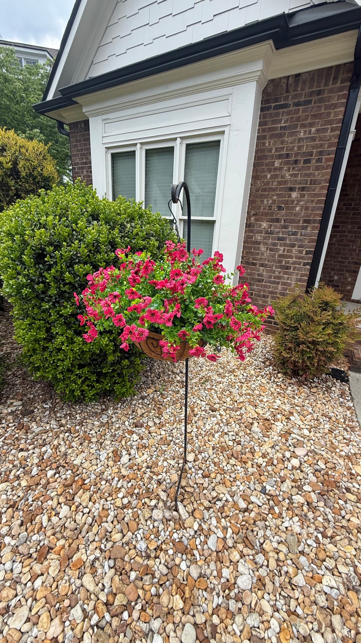The perfect fake flower hanging basket!  Obsessed 

#LTKHome #LTKMothersDay #LTKmomlife