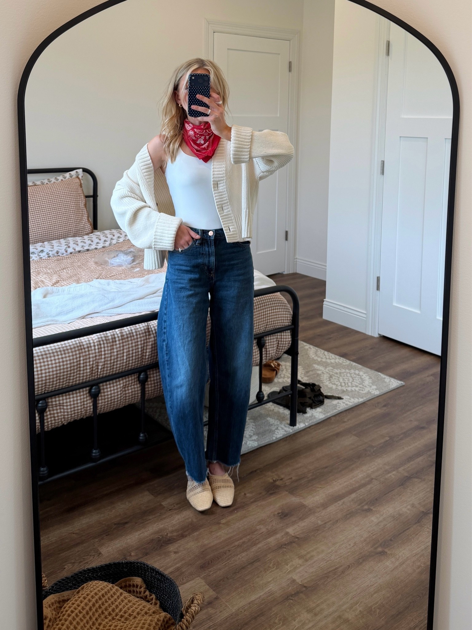 24 P jeans (I cut & frayed) XXS top, xs cardigan

#LTKSeasonal #LTKdayinmylife #LTKootd