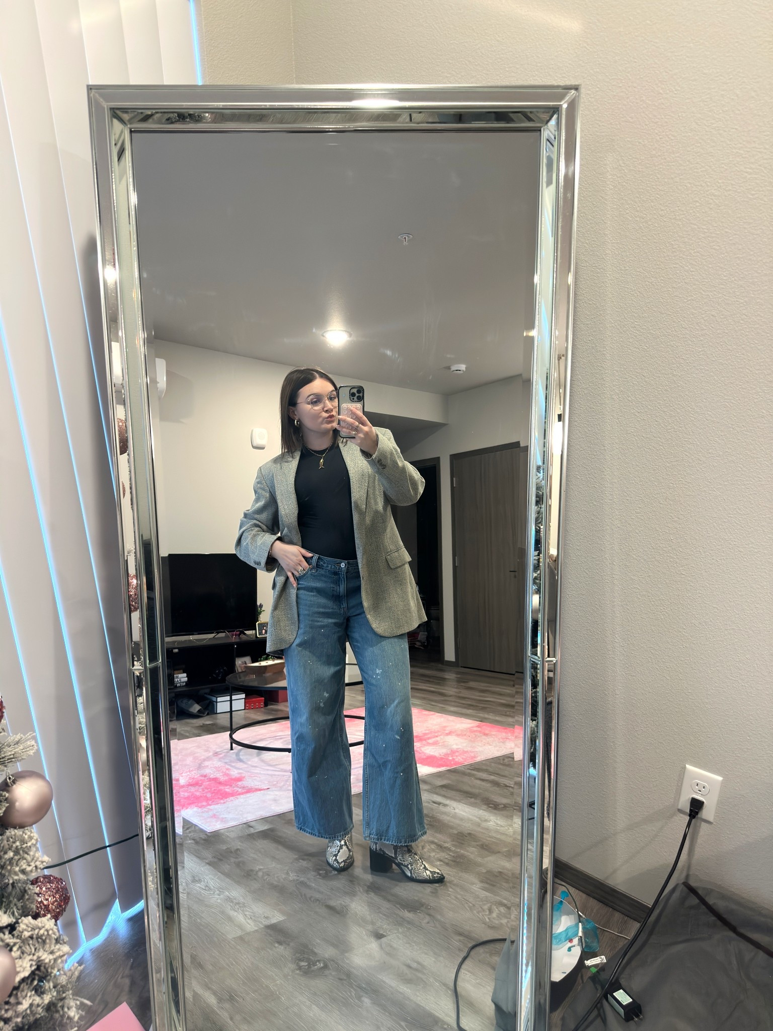Business casual work outfit! For my creative entrepreneurs, this look is for you 🤭

I’m wearing a men’s L coat, M bodysuit, size 31 jeans and size 9 boots

#LTKootd #LTKWorkwear #LTKMidsize