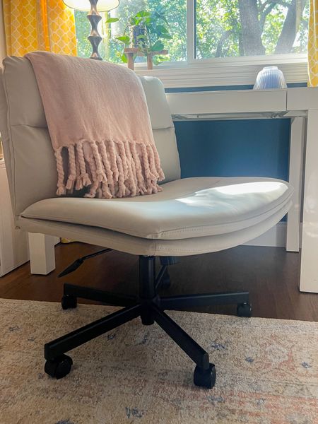 The viral criss-cross applesauce desk chair is on sale! So comfy, waterproof, easy to clean, neutral & wheels make it the perfect chair for any home office or desk workspace.



#LTKhome #LTKsalealert