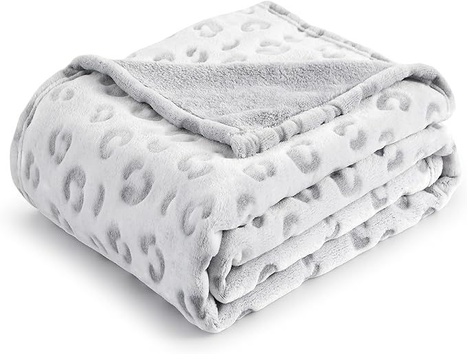 Bedsure Fleece Blanket for Couch - Super Soft Cozy Blankets for Women, Cute Small Blanket for Bed... | Amazon (US)