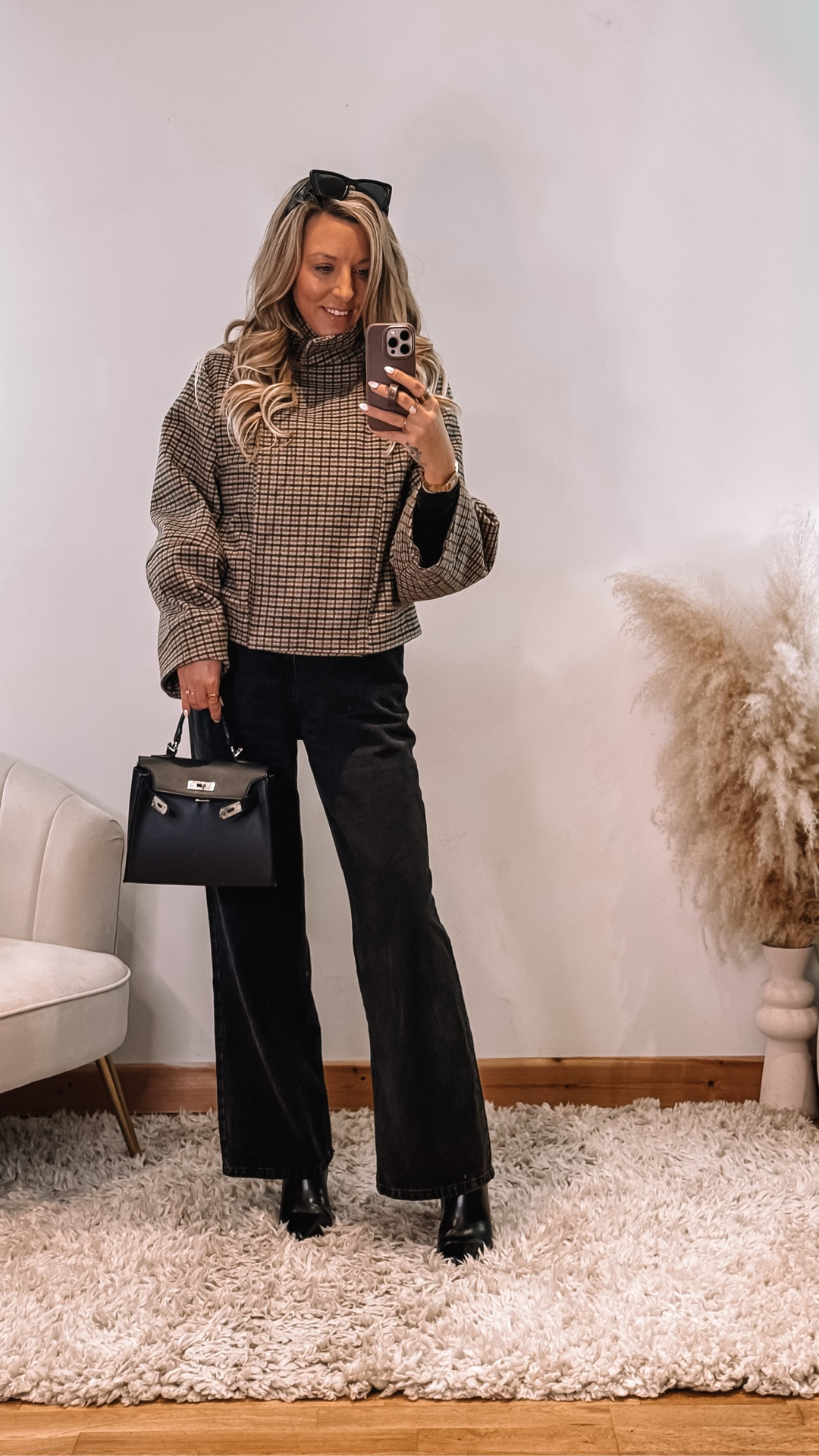 Same base outfit.
Three different confidence levels.

This is your reminder that you don’t need a whole new wardrobe to feel put together.

Level 1 – Comfortable and casual.
Level 2 – Elevated and intentional.
Level 3 – Main character energy.

Comment 1, 2 or 3 — which version of you are we today?

#LTKuk #LTKspring #LTKFashionMonth