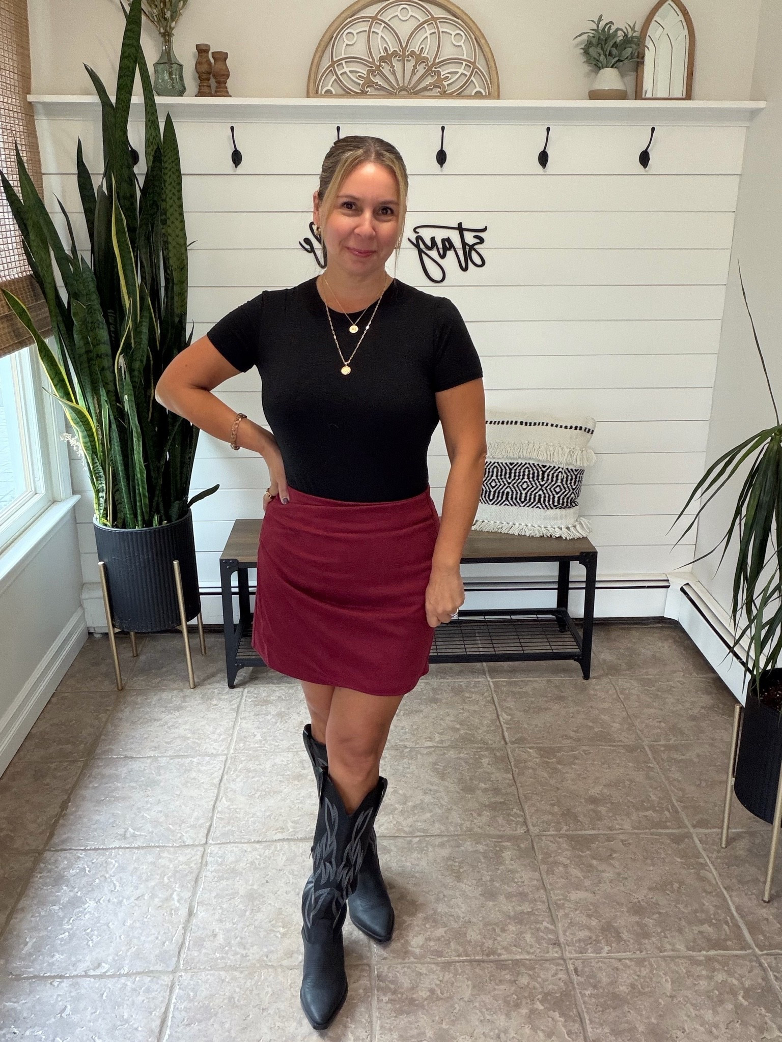 Fall outfits women over 50
I’m wearing a medium in the the suede skirt and large in the 3 pack top, added the cowboy boots and love it
Fall fashion haul