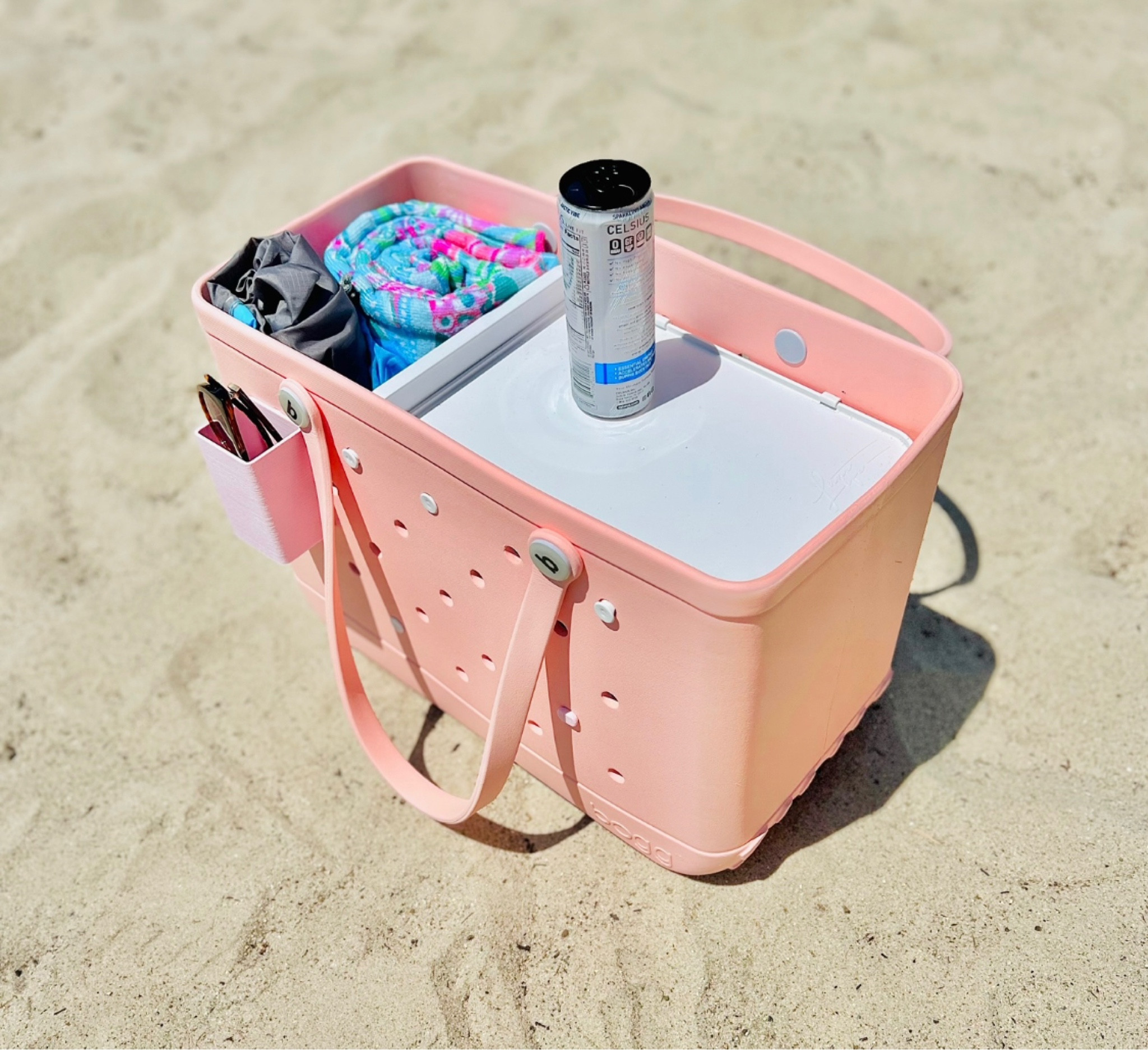 Don’t get overwhelmed with the amount of space the Bogg Bag offers - utilize it!!

#amazon #summeraccessories #boggbag #beachessentials

#LTKitbag #LTKSeasonal #LTKtravel