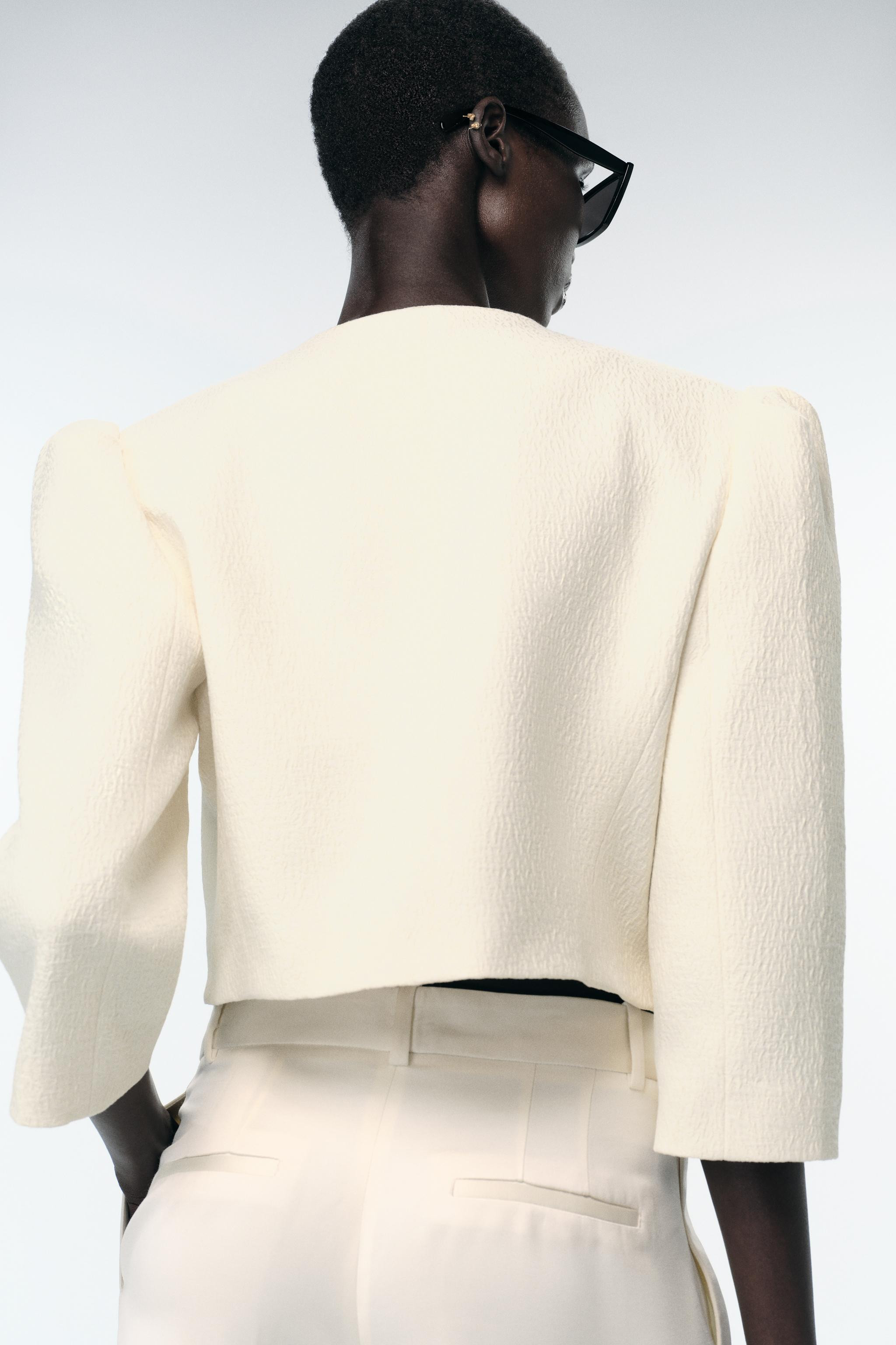 Round neck blazer with puff sleeves below the elbow. Front button closure.Oyster-white | 9030/585... | Zara US