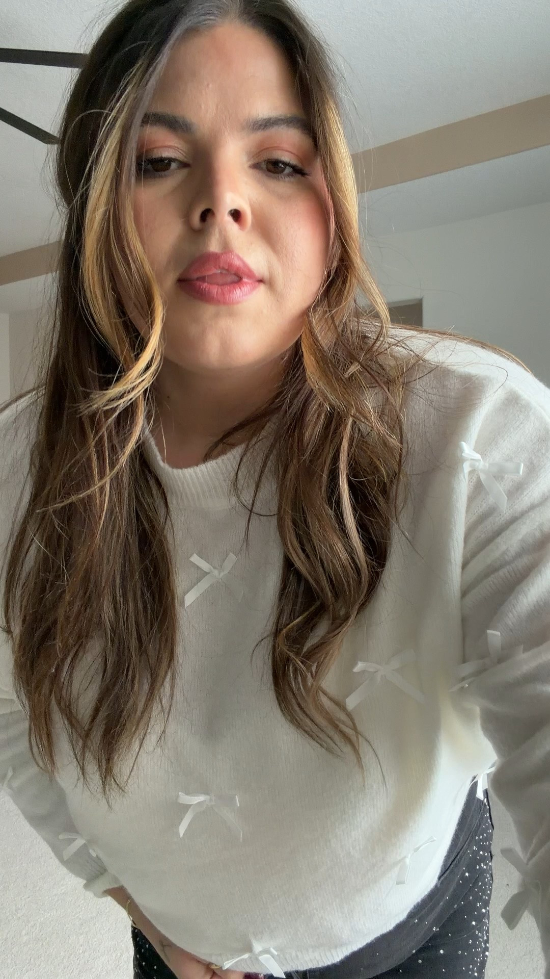 Truly some of the best jeans for the midsize girls, the perfect mix of stretching structure. Also love the rhinestone detailing on these. Other others like this that I had my eye on cost over $100 and these are under 30!! 

#WalmartPartner #WalmartStyle @Walmartstyle 