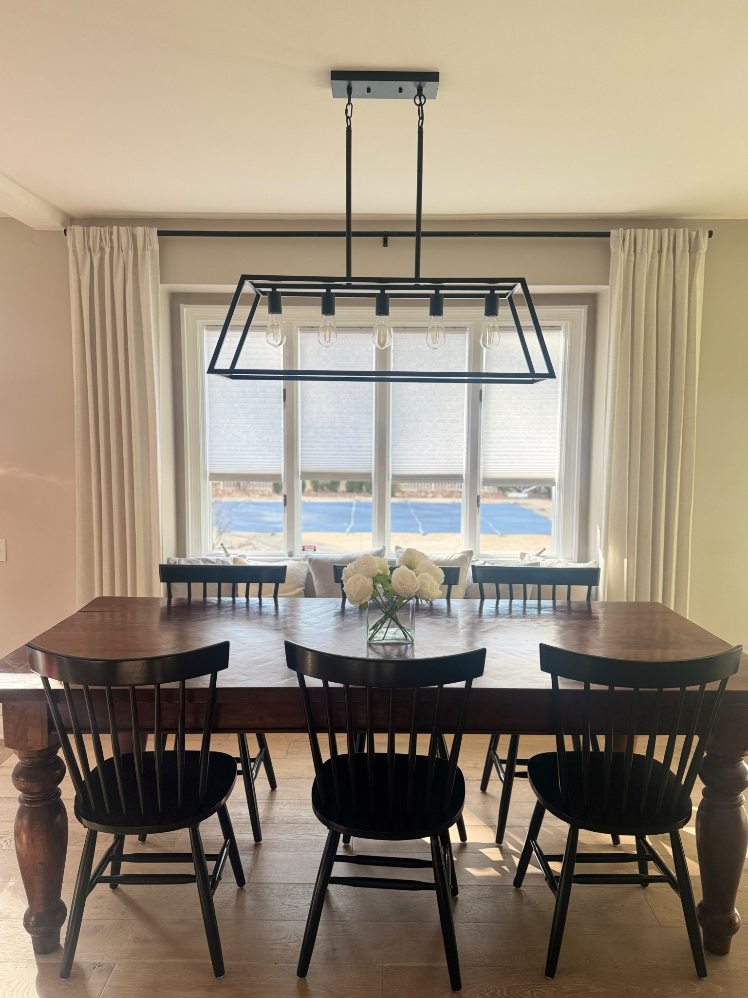 Modern Farmhouse Spring Dining Room Home Decor Inspiration 

#LTKSpringSale #LTKHome #LTKSeasonal