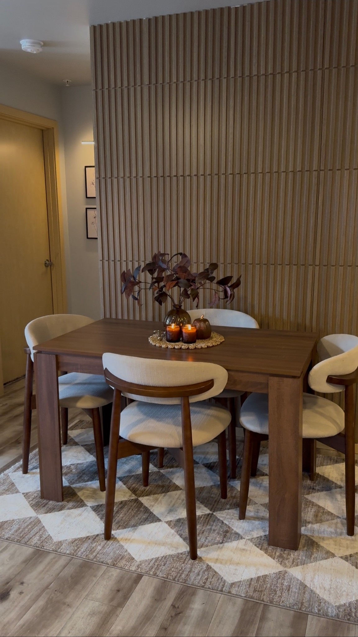 Dining area decor 🤎🤍✨ #diningroom #diningtable #homedecor 

#LTKHome #LTKSeasonal