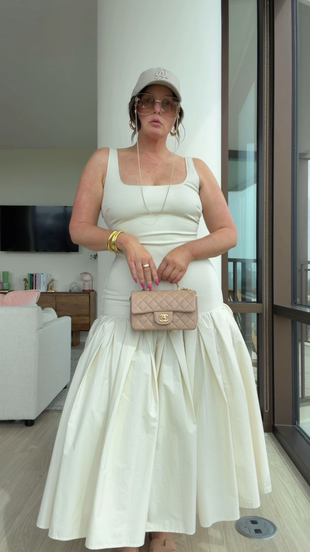 Gorgeous dress!!! Perfect for wedding season, special occasions and can be dressed down like I did here!

There is tulle under the skirt that will keep the shape and volume.

Runs true to size



#LTKWedding #LTKootd