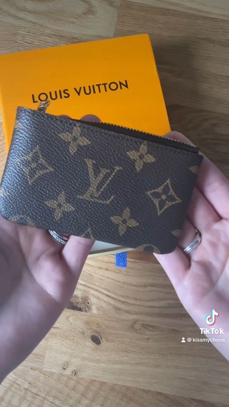 Louis Vuitton Key Pouch #dhgate

#LTKfindsunder50 #LTKitbag #LTKVideo