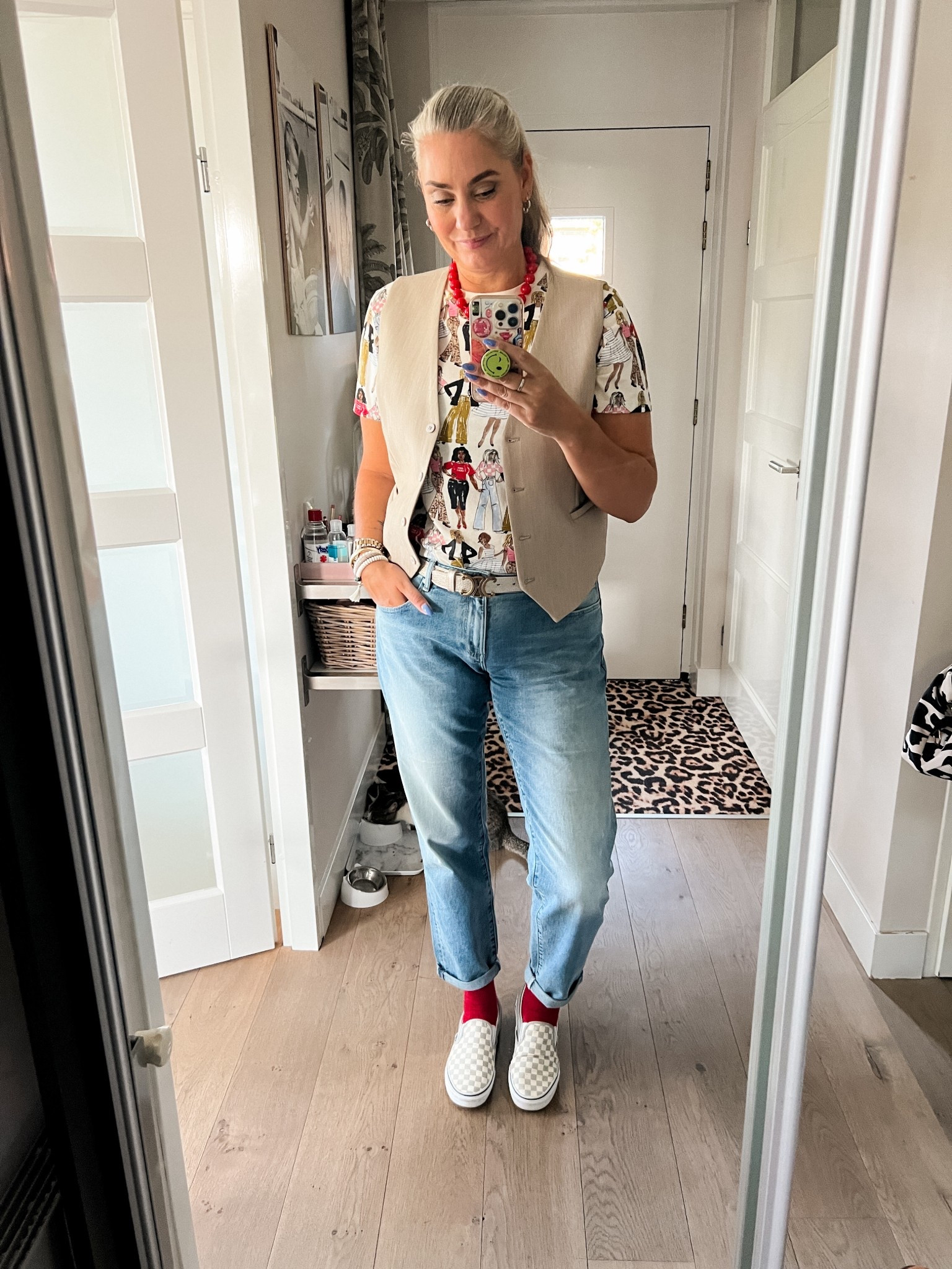 OOTD - Thursday. Printed t-shirt (Wibra, can’t find a good alternative), beige waistcoat (Norah, 42), G-star boyfriend jeans (31/36), red socks, checkered Vans slip on sneakers. 

OOTD - Donderdag. T-shirt met print (Wibra, kan geen goed alternatief vinden), beige gilet (Norah, 42), G-star boyfriend jeans (31/36), rode sokken, geruite Vans slip-on sneakers.



#LTKworkwear #LTKeurope #LTKnederlands