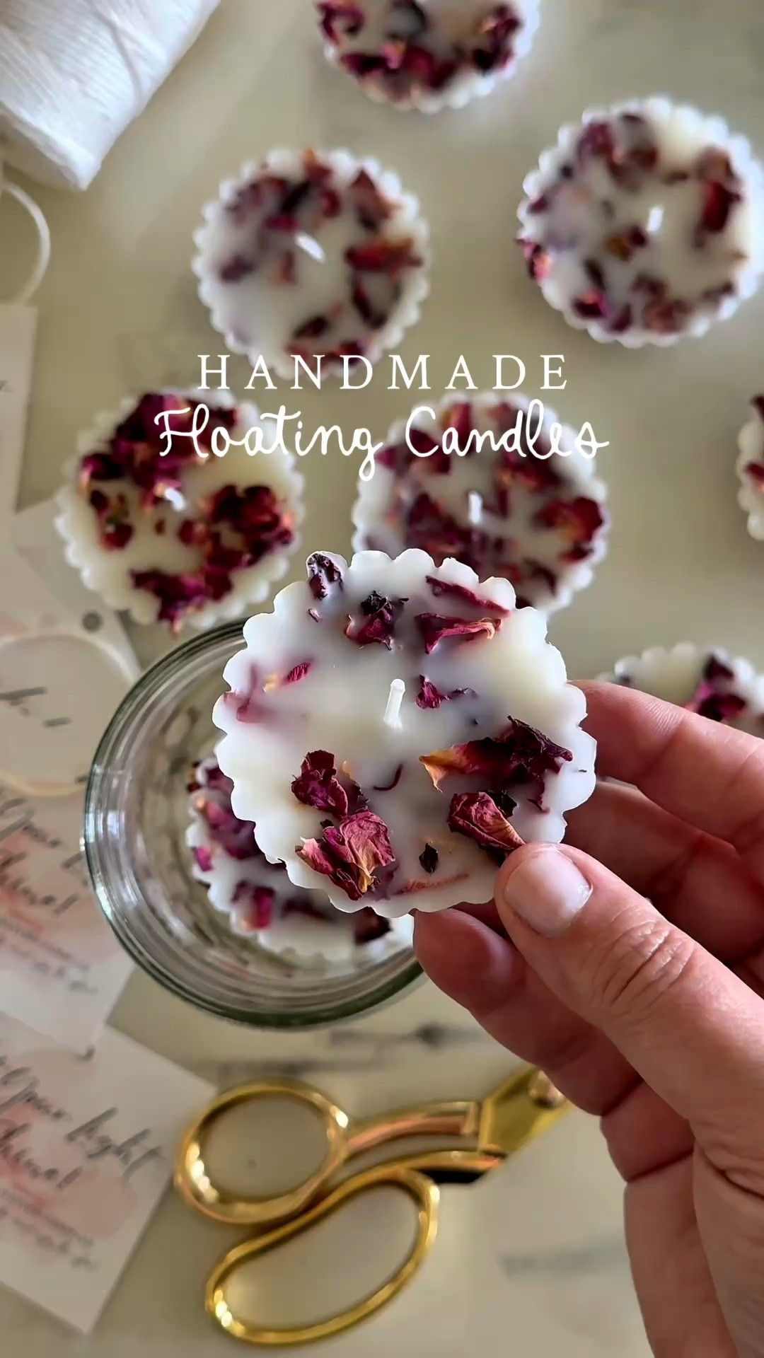 These handmade floating candles are the perfect for Spring! 🌸💗🌸#handmadegift #handmadecandle #floatingcandle