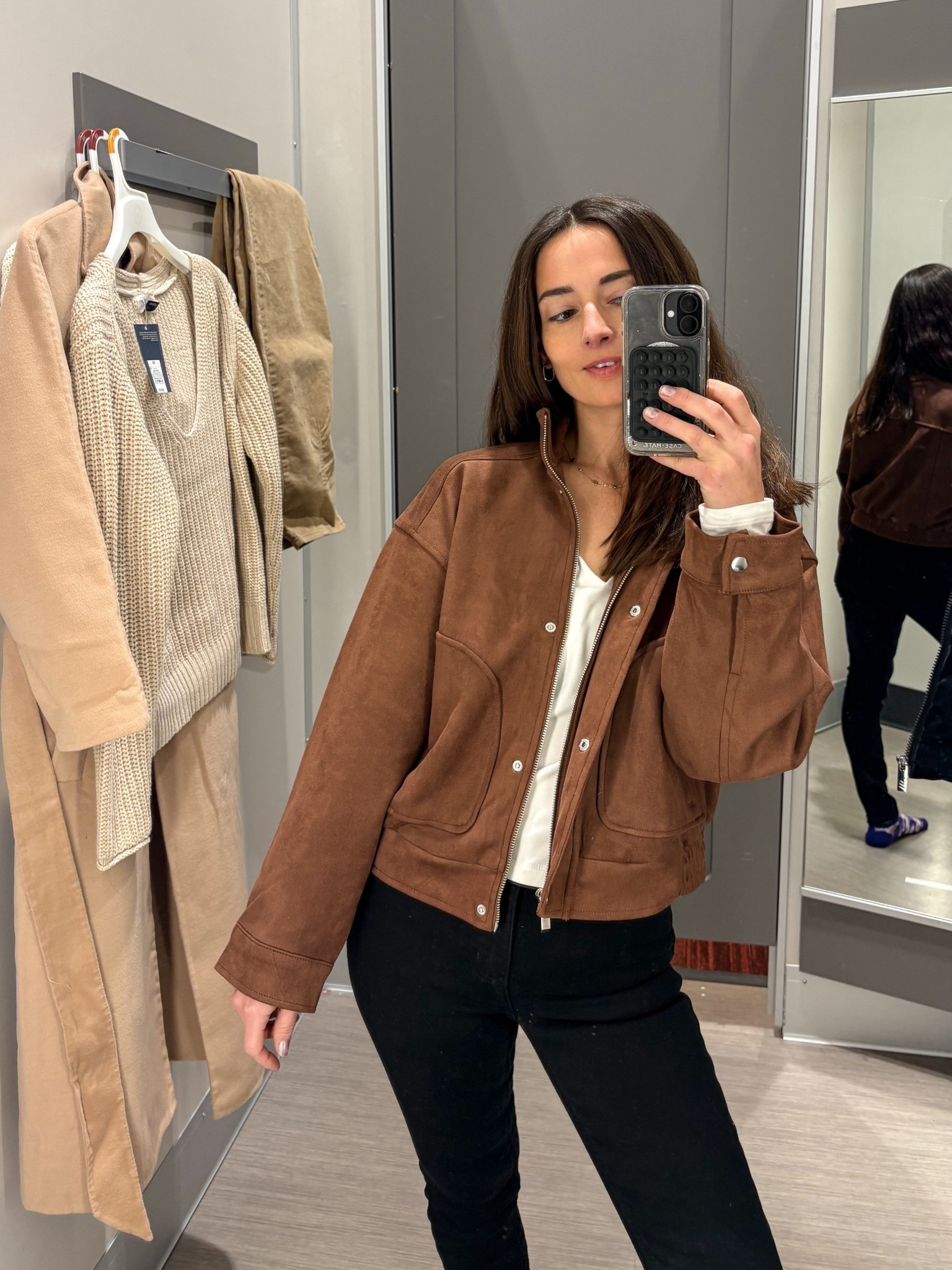 One of those outfits that works for errands, coffee, or school drop-off.
Comfortable, neutral, and easy to style.
Shop the look here.

#LTKmomlife #LTKSeasonal #LTKootd