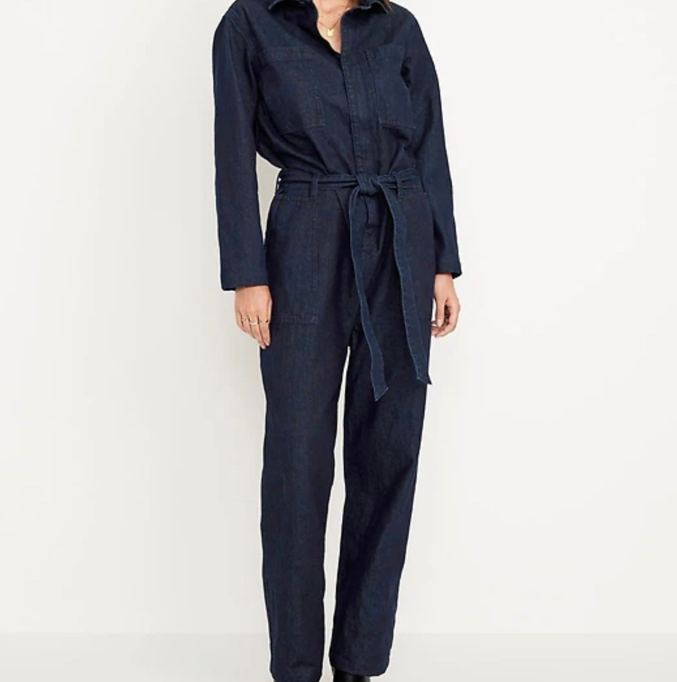 Denim long-sleeve jumpsuit 

#LTKSeasonal #LTKFindsUnder100 #LTKSaleAlert