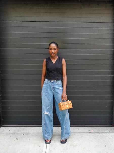 A simple yet clean look!

I’m wearing the Jenee Naylor jeans here! I went up a size. The waist is a little big, but I like the baggy fit. I LINKED similar jeans and vest below🖤

#LTKStyleTip #LTKShoeCrush #LTKItBag
