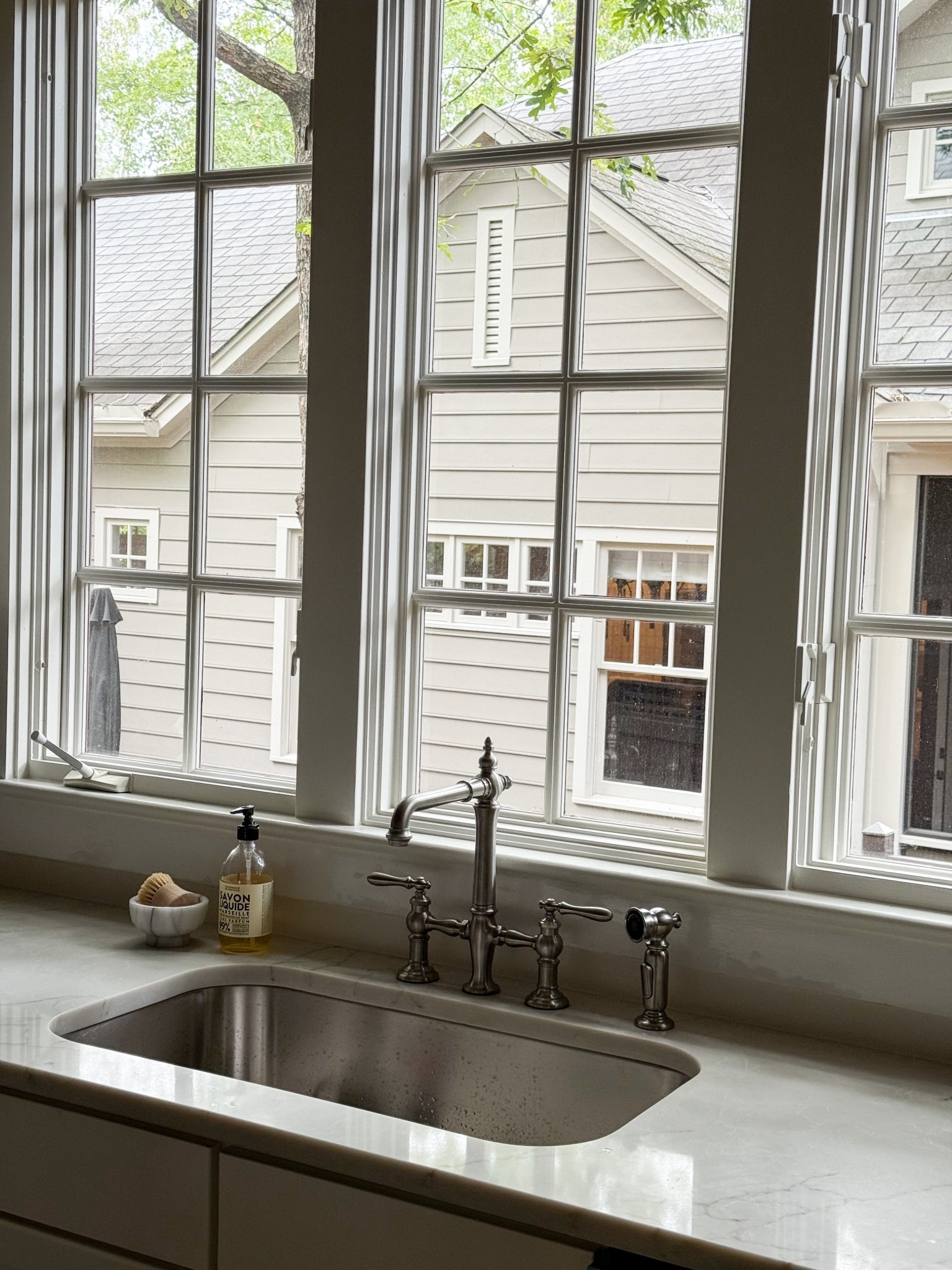 The most beautiful bridge faucet! It is a dream to use. 