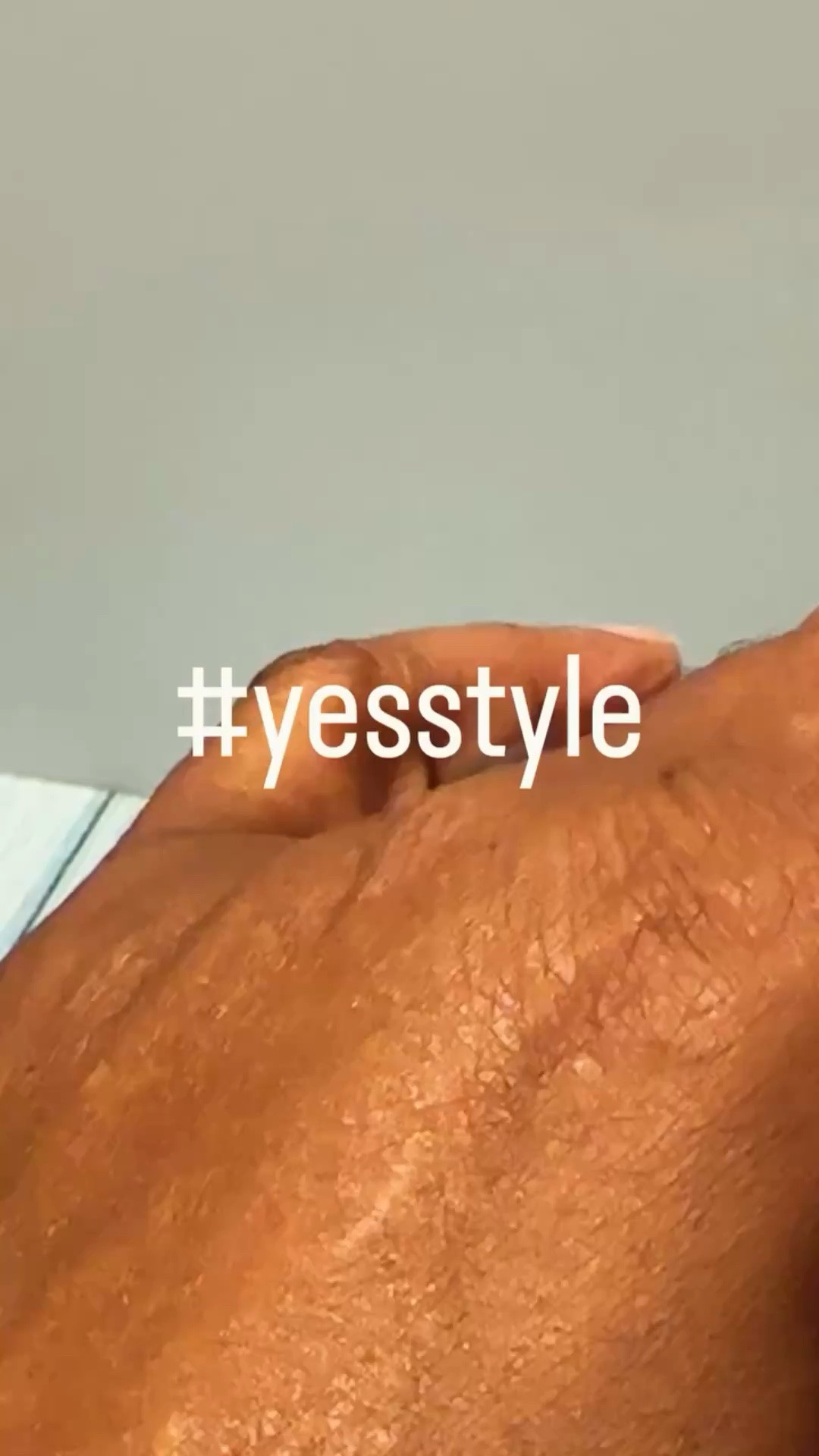 ✨ Meet your skin’s new daily best friend: the Jumiso All Day Vitamin Brightening & Balancing Facial Serum. Infused with vitamin tree extract and hyaluronic acid, this non-sticky formula effortlessly evens out your skin tone and restores a youthful, radiant glow! ✨

@jumiso_global @jumiso_us #yesstyle @yesstyle 
#AllDayVitaminSerum #KBeautySkincare #GlassSkin GlowSerum brightening