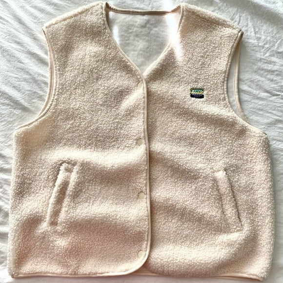 Boxy NO BRAND Cream Sherpa Vest | Poshmark