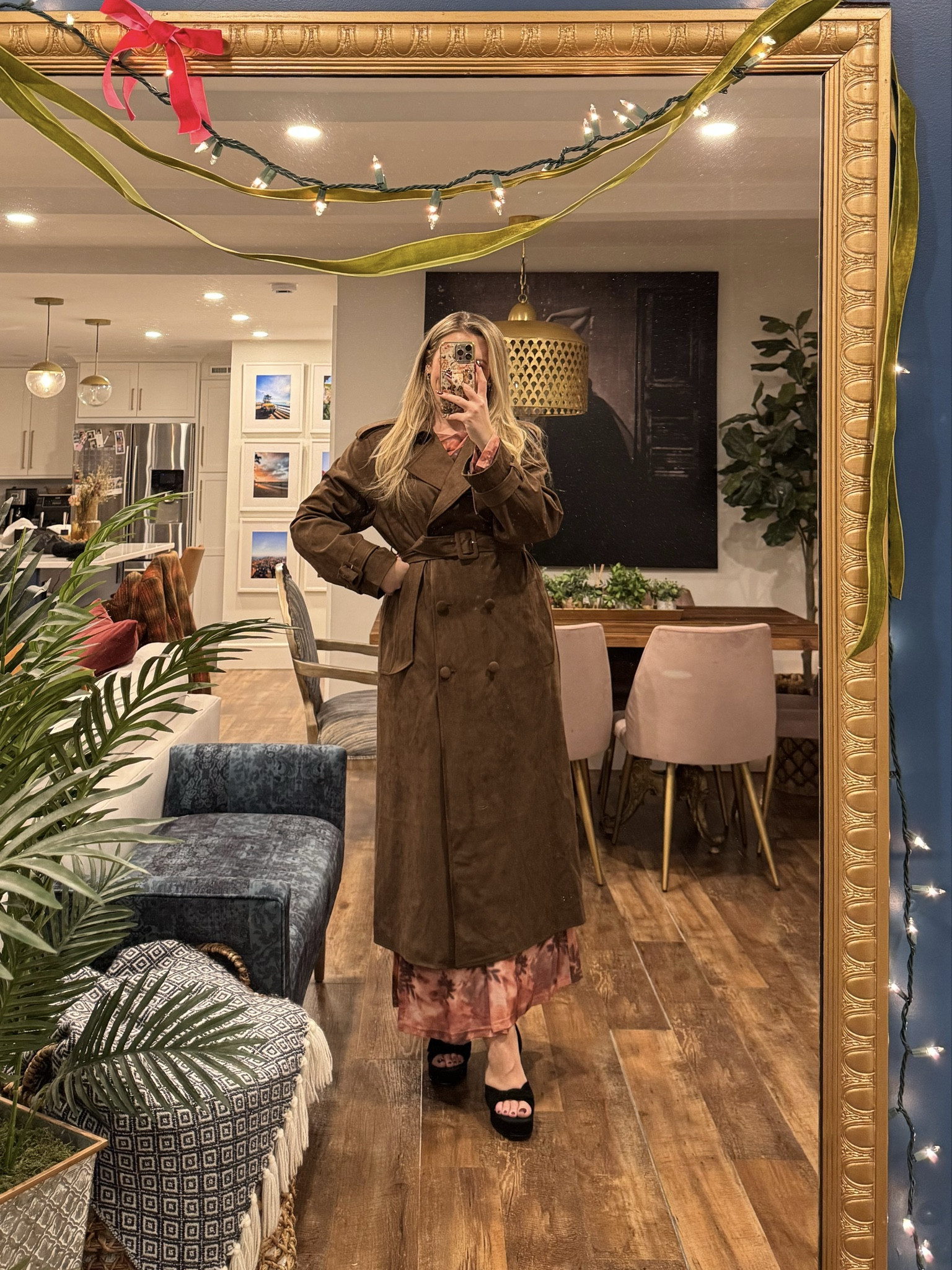 Linked similar brown suede trench coats. Love the look so much! 

 

#LTKootd #LTKSeasonal #LTKMidsize