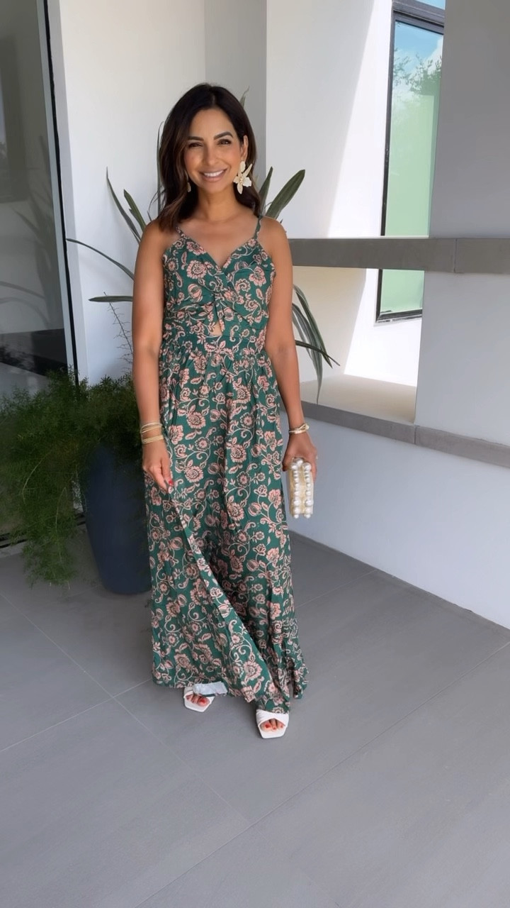 Wearing the XS in floral maxi, love the cutout detail and tie back! Runs TTS 

#LTKFindsUnder50 #LTKStyleTip #LTKSeasonal