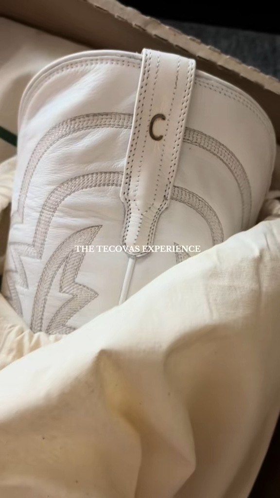 finally got me a pair of white tecovas!!!🤠🌵 

#tecovas
#cowboyboots
#whiteboots

#LTKShoeCrush #LTKGiftGuide #LTKHoliday