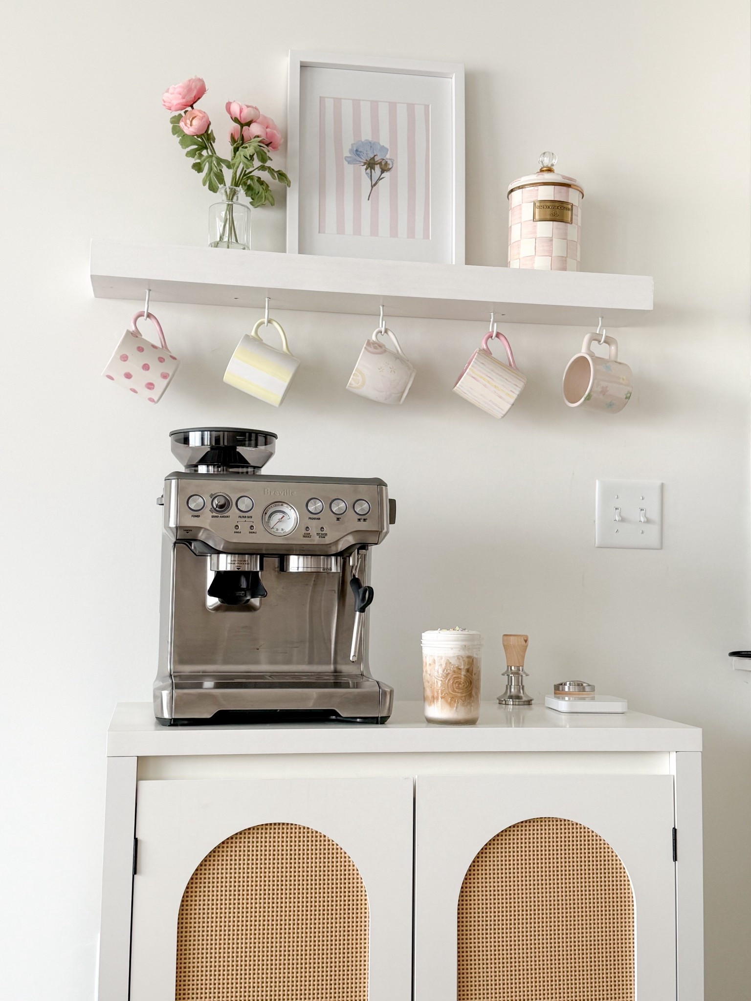 all of the mugs are ones i painted myself!💓 