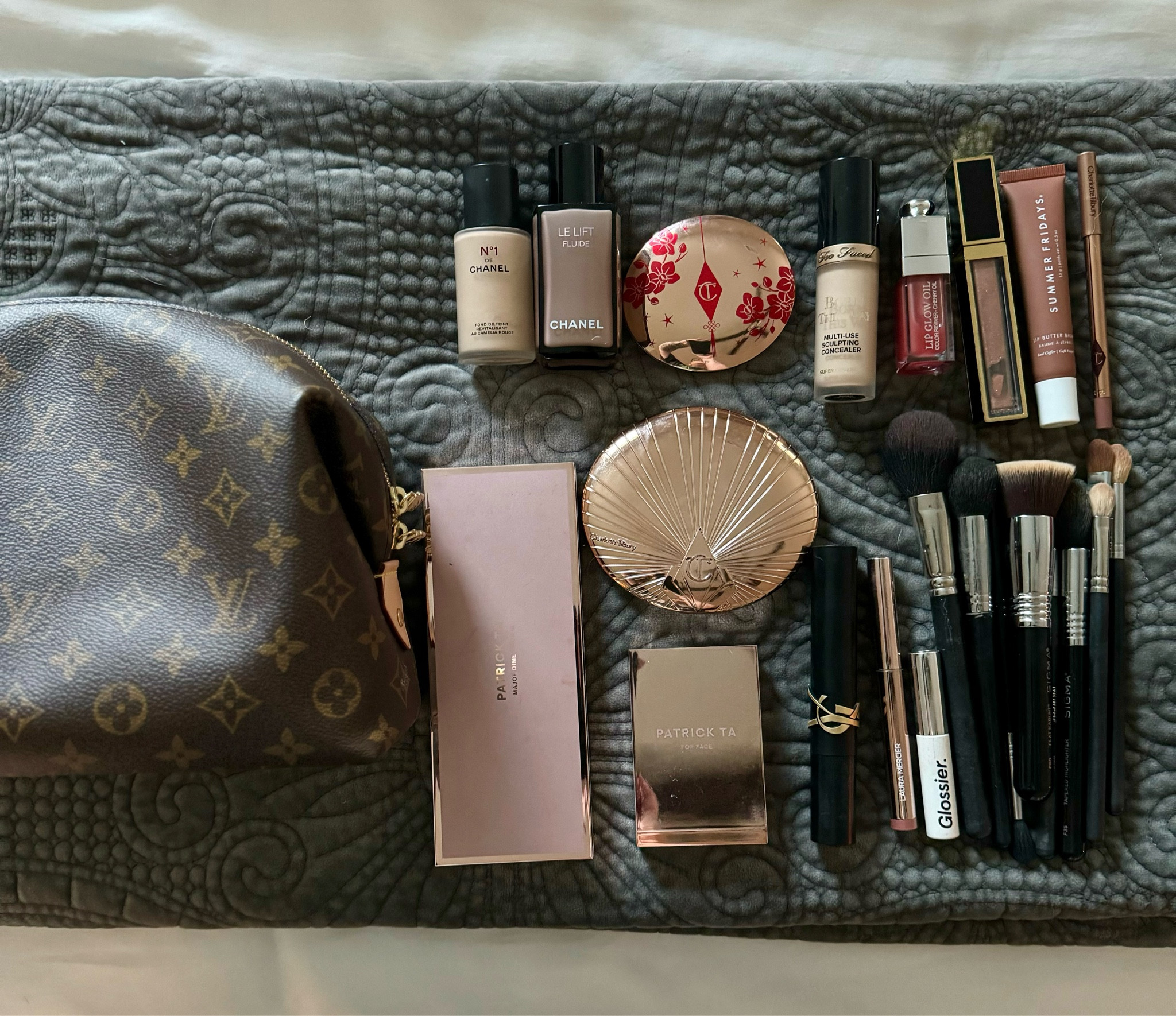 Makeup Favorites 🖤

#LTKItBag #LTKTravel #LTKBeauty