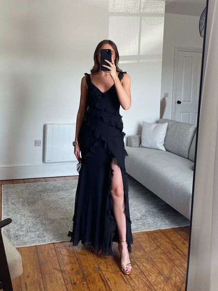 Wearing a size 8 in the Topshop frill detail midi slip dress
I’m 5ft 6 in height 

Occasion-wear/wedding guest/ black dress inspiration 