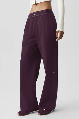 ALO | Suit Up Trouser (Short) in Rich Bordeaux, Size: Small | Alo Yoga