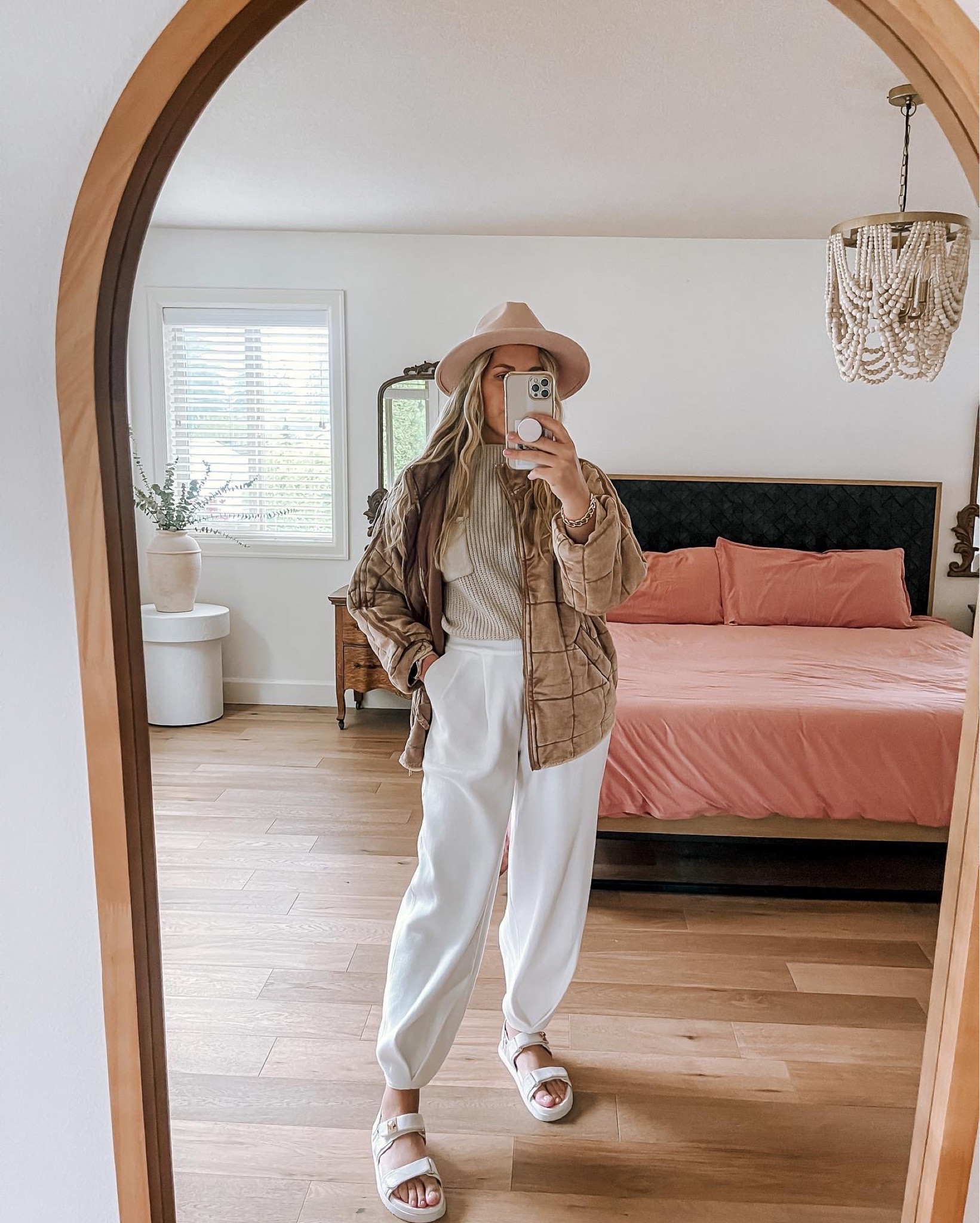 Sharing a few ways to wear this lovely sweater set 🧡

Versatile, comfortable and great for all seasons 😉