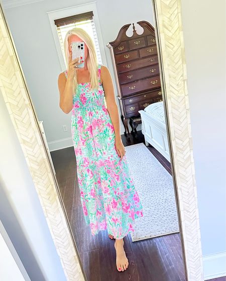 Cutest dress in the prettiest print! 🌸 Runs pretty true to size. Wearing a 4. @lillypulitzer #lillypulitzer #resort365