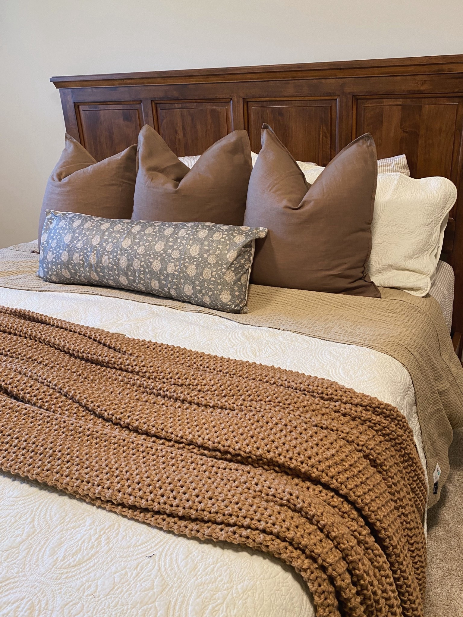 Bedroom bed styling and decor

#LTKHome