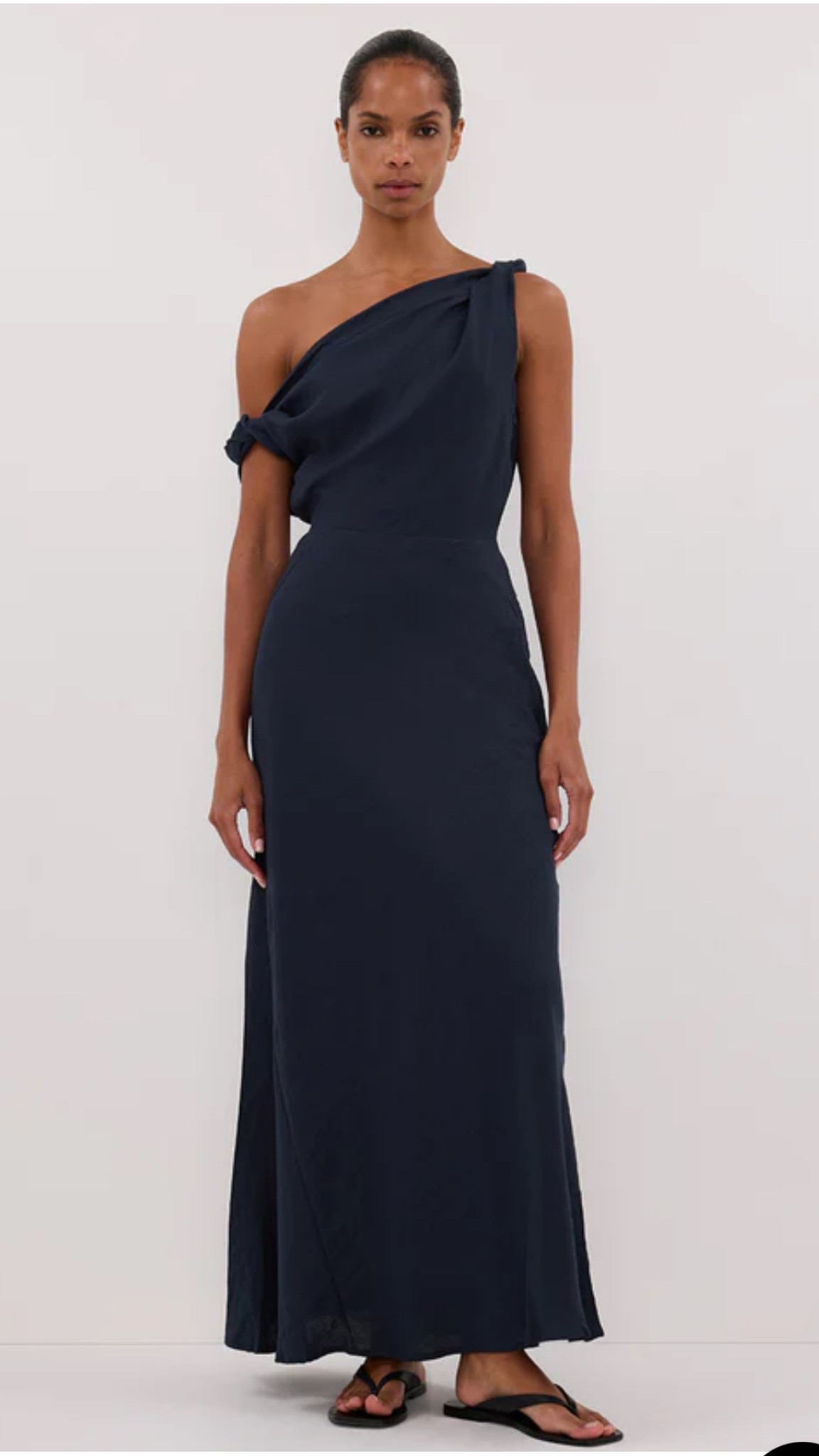 Tres chic asymmetrical dress 

#LTKStyleTip #LTKParties #LTKSeasonal