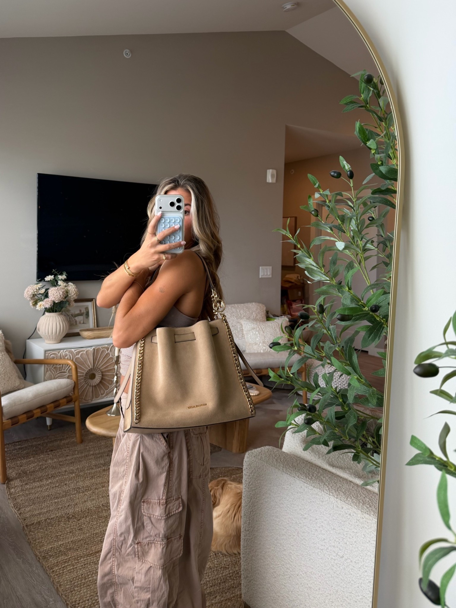 Perfect bag for spring! Versatile, Stylish, and Spacious! @Michael Kors US #mkpartner #michaelkors
