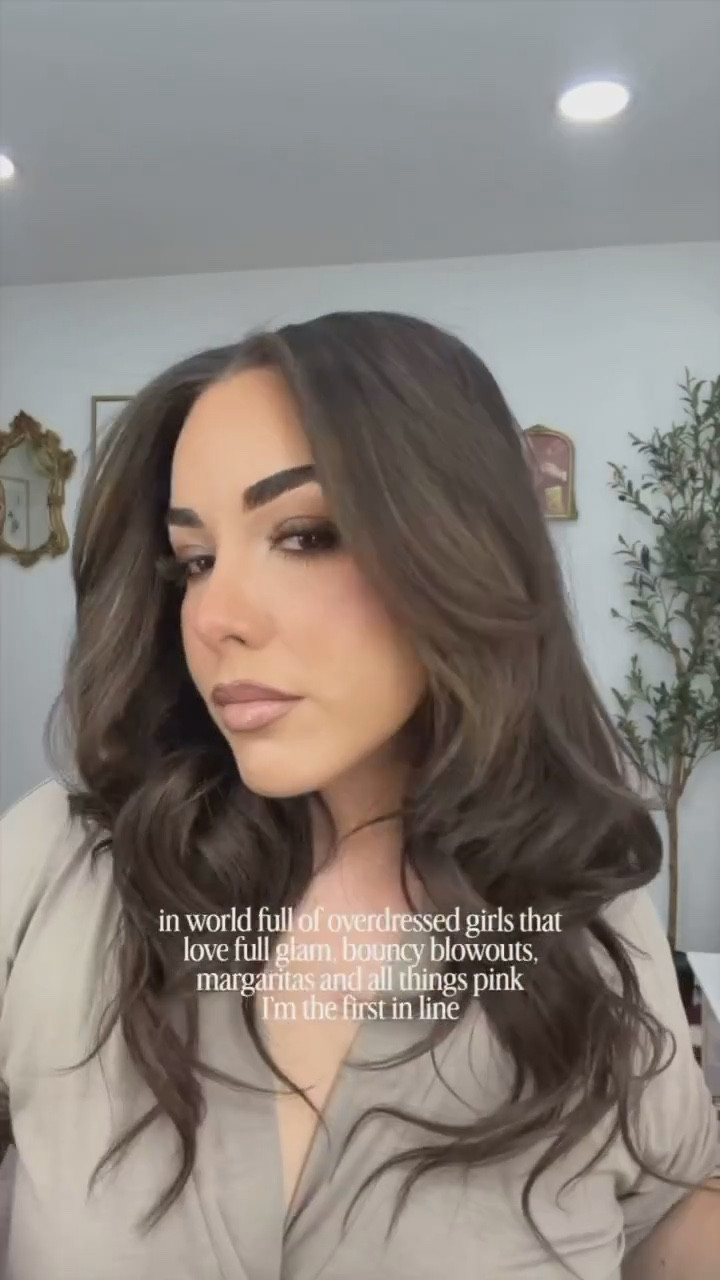 My go to nude lip combo at the moment 💋 shoutout to all my fellow girl’s girls that love being girls ✨

Makeup by Mario Lip Liner “Almond”
Makeup Forever Artist Pencil “Endless Cacao”
KIKO Milani Lipstick “Natural Rose”
Oulac Lipstick “Bare”
Lawless Lipgloss “Strawberry Milkshake"

#LTKBeauty