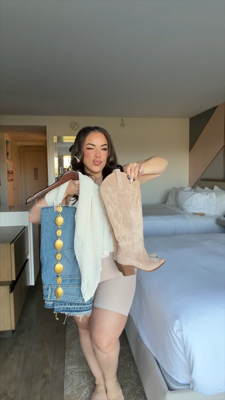 Amazon Creator Summit Day 2 OOTD 👢

Wearing skirt size 14, top size large, boots size 8 ✨

#LTKMidsize #LTKgrwm #LTKootd