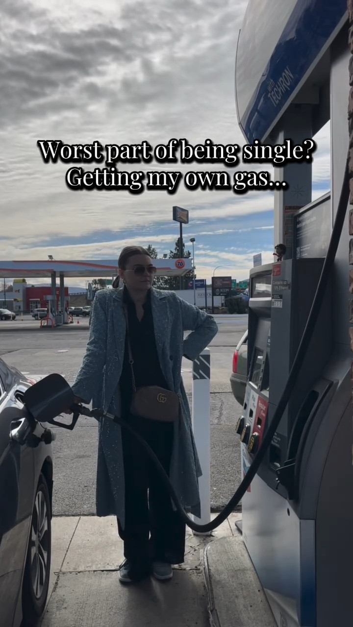 Comment GAS for a direct link to the fit 😉

Worst part of being single? Getting your own gas! I hate having to get my gas alone it’s the worst 😭 Also this gas station trip was wild so I’m glad my travels are done for now!!

#single #singlelife #singlelifeproblems #singlegirllife #singlegirlproblems