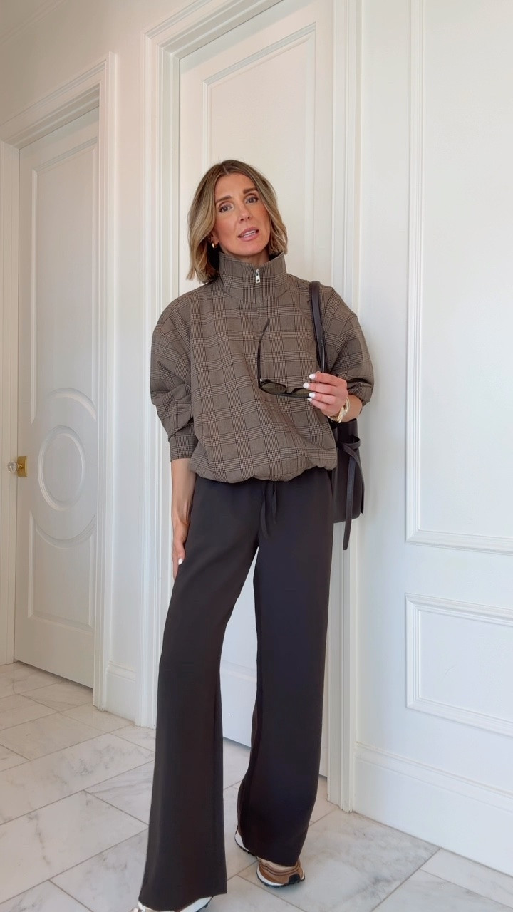 I’m loving the new dark brown shade of these @Aritzia lodge pants! So many ways to dress up or down. I’m 5’7 wearing size small in the jacket and pants.