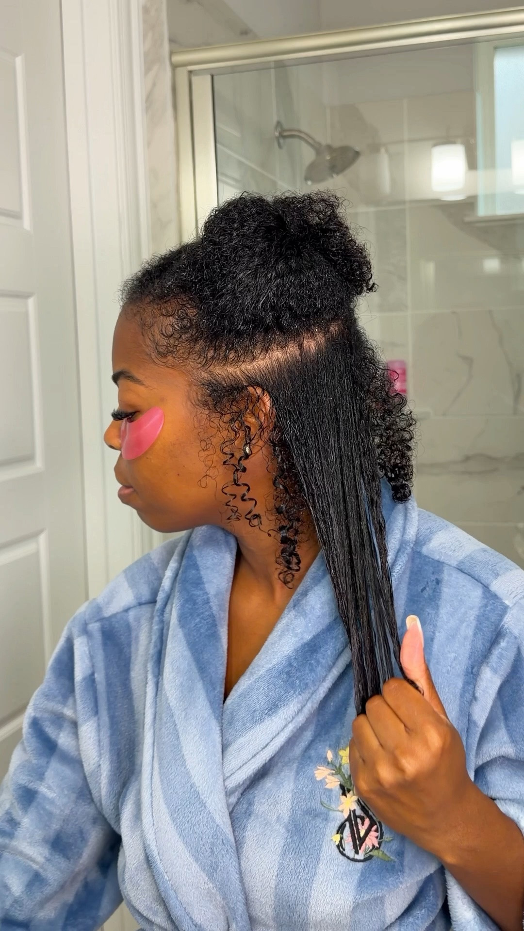 Loving my new summer look 🤭
Are you an oval or square nail girl?

Let’s do beauty maintenance because summer is here, we’re beating the tired and/or tired mom allegations, staying ready so we don’t have to get ready and last but not least, making time for ourselves because when we look good, we feel great’ 

Products used:
• Olaplex Hydrating Curls Shampoo + Conditioner
• The Doux Big Poppa Defining Gel 🍌
• Pattern Beauty Leave-In Conditioner
• Gisou Honey Infused Hair Oil
• Crest 3D Whitestrips
#naturalhair #momlife #fashion #explore #trend

#LTKxMadewell #LTKdayinmylife #LTKgrwm