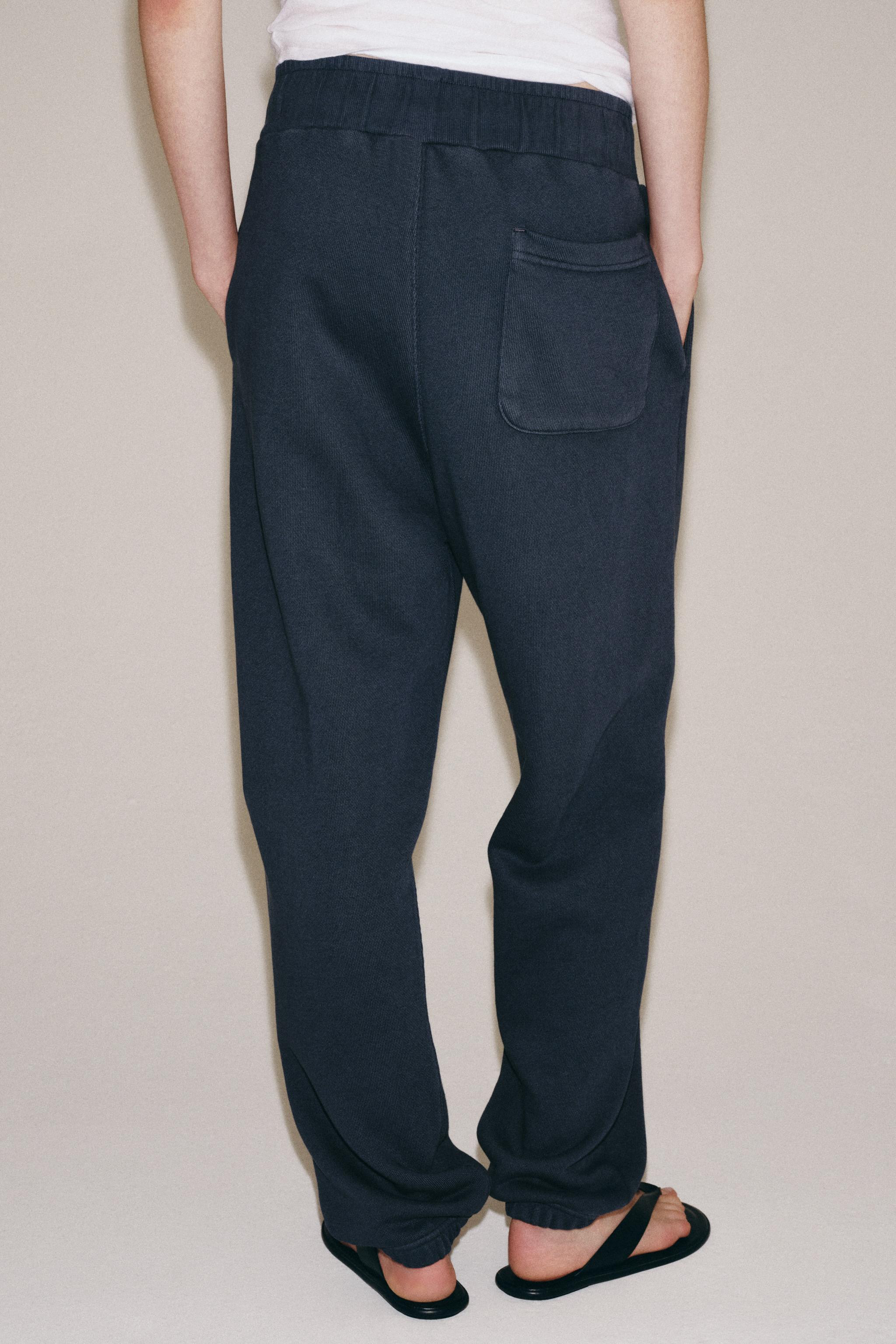 Model height: 179 cmTrousers made from cotton yarn. Mid-waist with an adjustable elasticated draw... | Zara UK