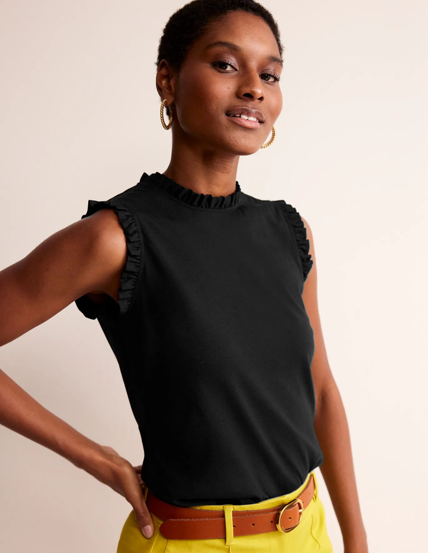 Superweiches Tanktop mit Rüschendetail - Schwarz | Boden DE | Boden DE