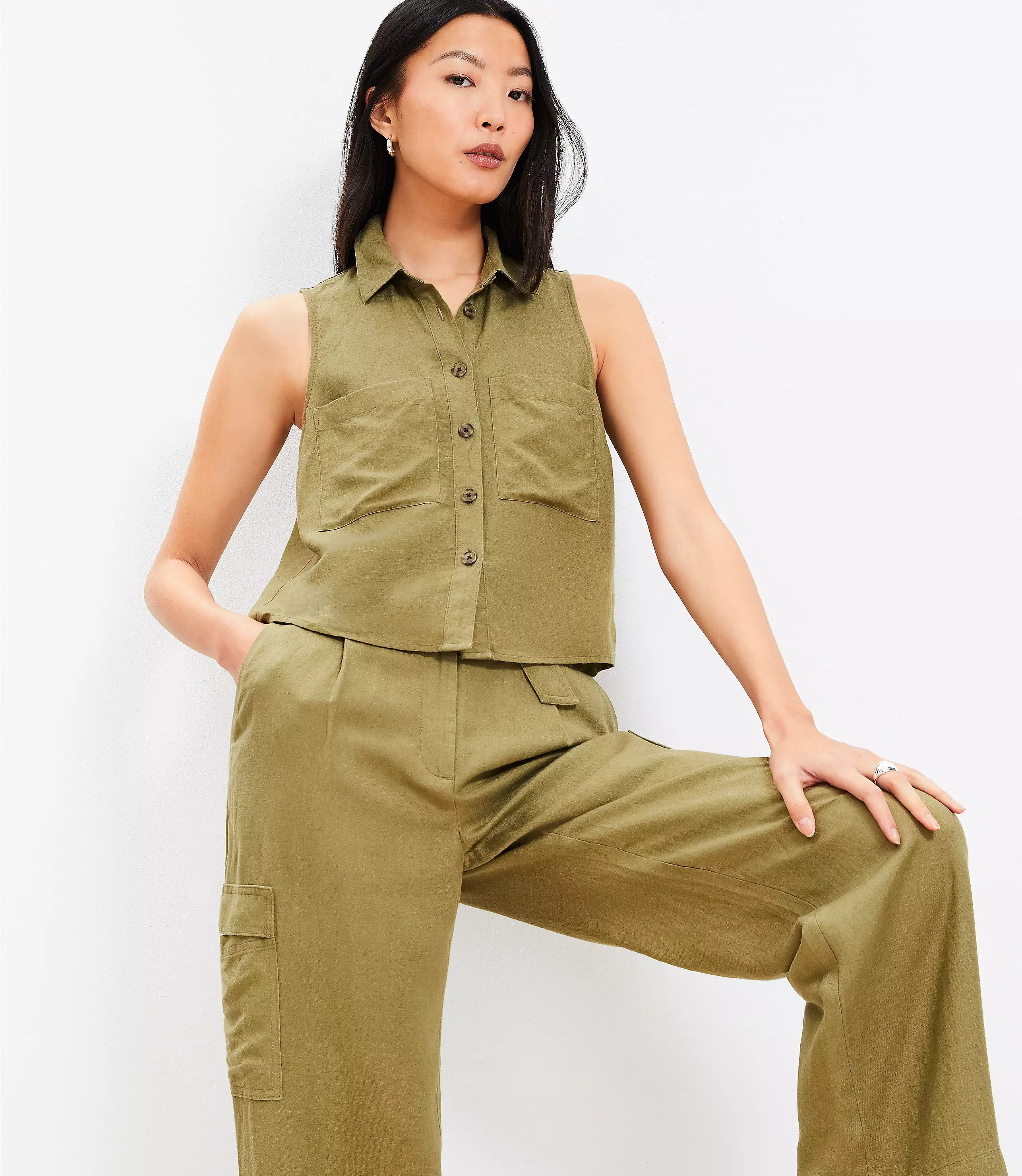 Petite Linen Blend Sleeveless Pocket Shirt | LOFT