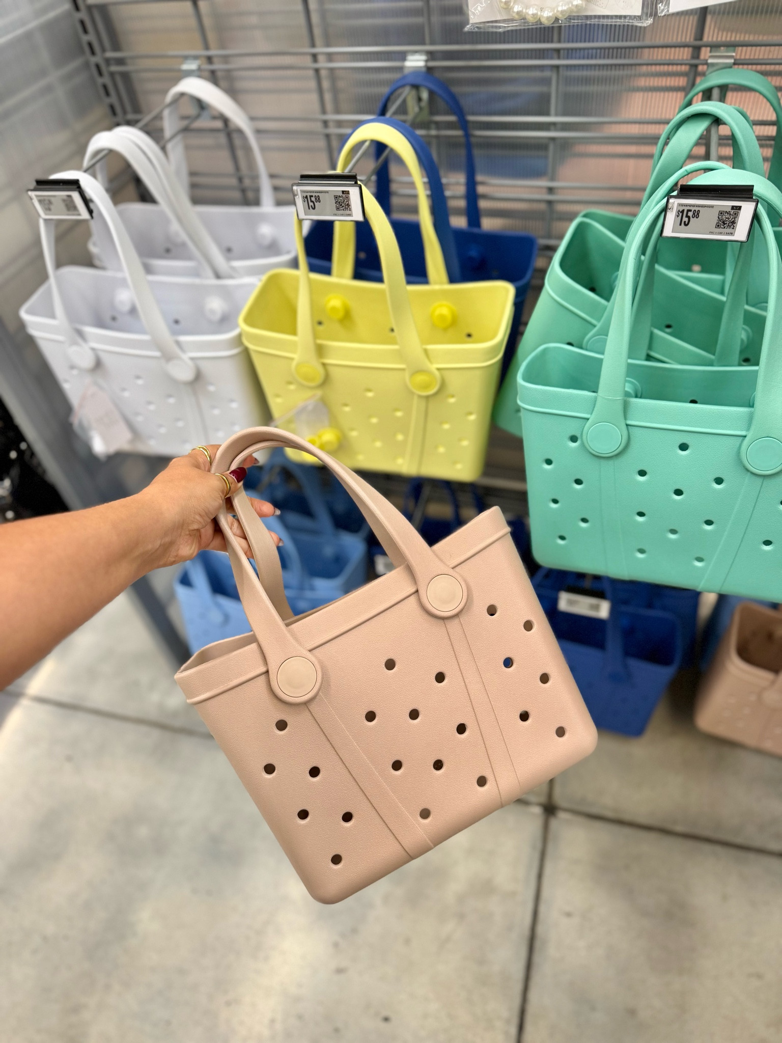 The perfect mini beach tote🏝️