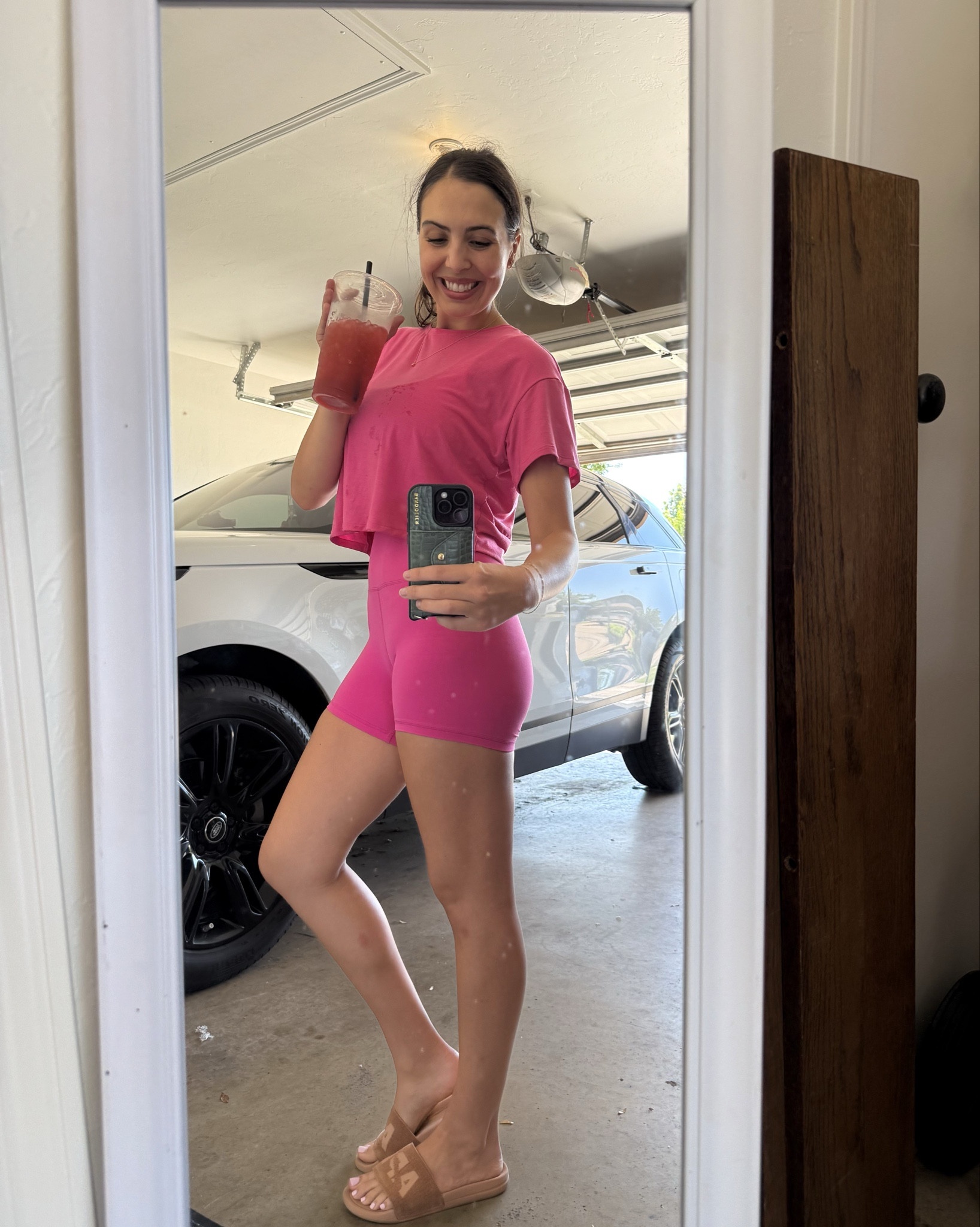 Happy Monday - nothing better than a PINK Amazon workout set 🩷

Top: medium
Bottoms: small
Bra: medium

#LTKActive #LTKFindsUnder50