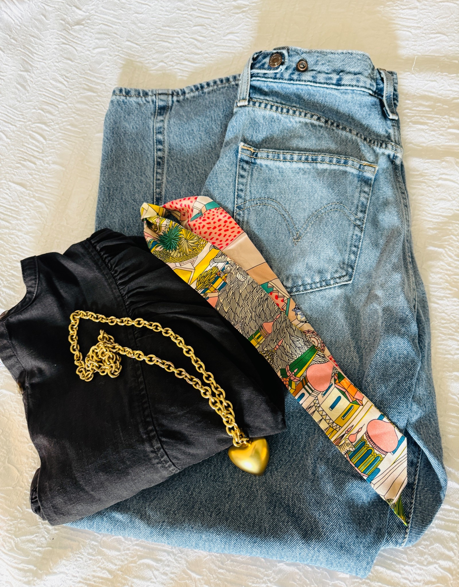 The cutest Levi Barrel jeans on sale for $55!  

#LTKFindsUnder100 #LTKGiftGuide #LTKSaleAlert